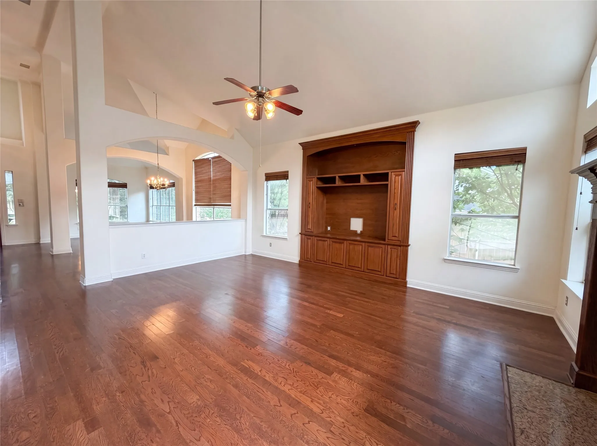 Single Family Residence For Sale in Dallas County , 2446 Chesterfield Road, Garland, Texas 75043, 3 Bedroom, 4 Bathroom, 3 Garage spaces, 3,803 Sqft, built in 2006, mls#21265322, Real Estate Agent in Garland, Homes For Sale in Dallas county, Homes For Sale in Garland, Realtor in Garland Texas, Real Estate Brokerage Independent Realty Texas, Luminita Cordes Realtor