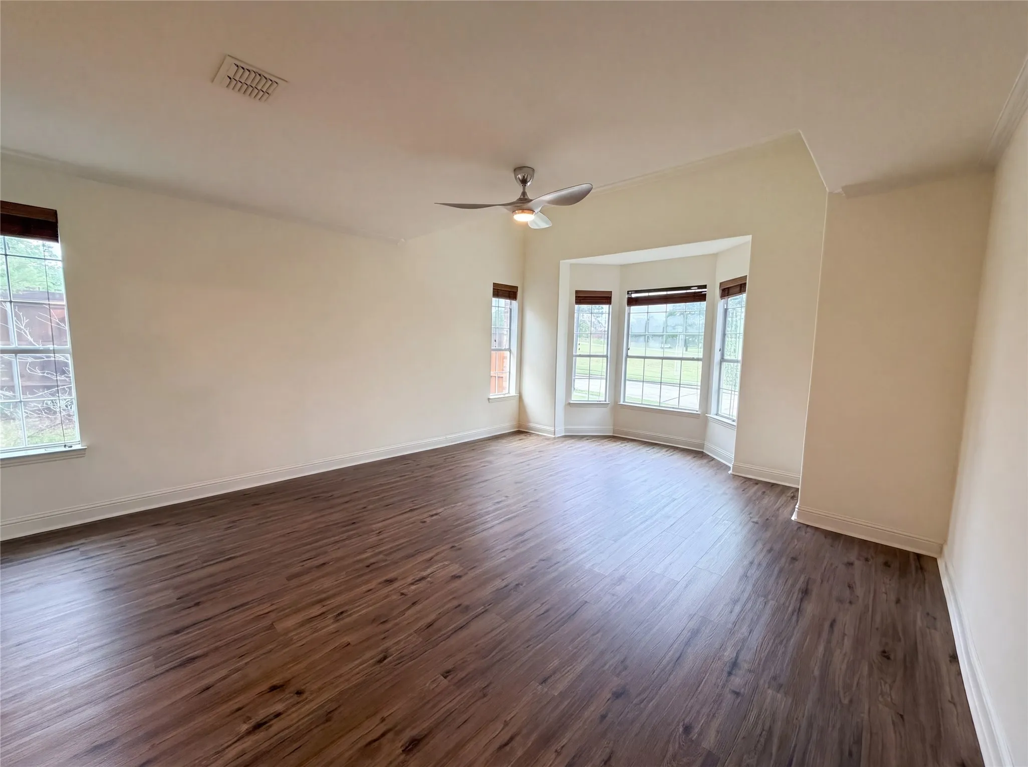 Single Family Residence For Sale in Dallas County , 2446 Chesterfield Road, Garland, Texas 75043, 3 Bedroom, 4 Bathroom, 3 Garage spaces, 3,803 Sqft, built in 2006, mls#21265322, Real Estate Agent in Garland, Homes For Sale in Dallas county, Homes For Sale in Garland, Realtor in Garland Texas, Real Estate Brokerage Independent Realty Texas, Luminita Cordes Realtor