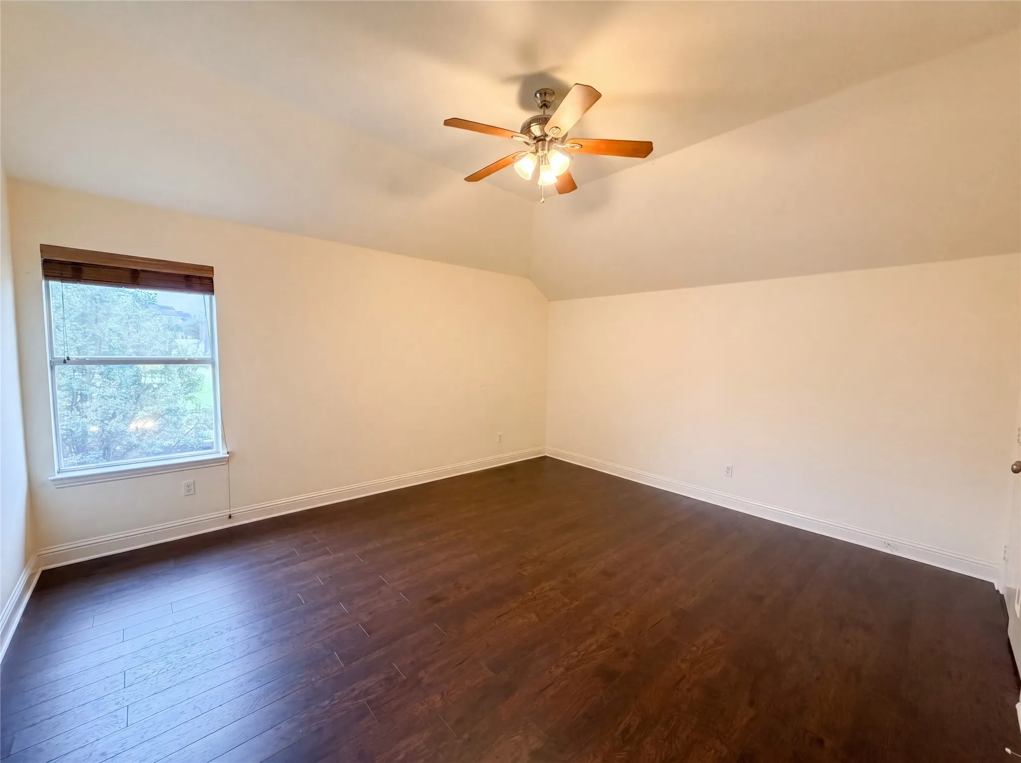 Single Family Residence For Sale in Dallas County , 2446 Chesterfield Road, Garland, Texas 75043, 3 Bedroom, 4 Bathroom, 3 Garage spaces, 3,803 Sqft, built in 2006, mls#21265322, Real Estate Agent in Garland, Homes For Sale in Dallas county, Homes For Sale in Garland, Realtor in Garland Texas, Real Estate Brokerage Independent Realty Texas, Luminita Cordes Realtor