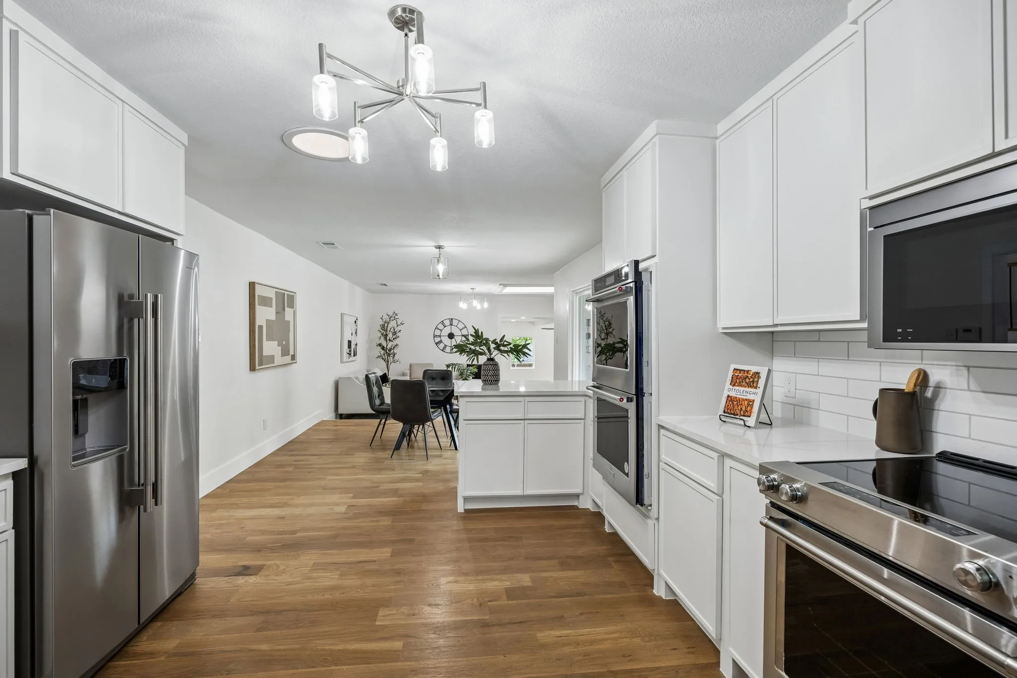 Single Family Residence For Sale in Denton County , 108 Forest Hill Drive, Trophy Club, Texas 76262, 4 Bedroom, 4 Bathroom, 2 Garage spaces, 3,311 Sqft, built in 1980, mls#21262824, Real Estate Agent in Trophy Club, Homes For Sale in Denton county, Homes For Sale in Trophy Club, Realtor in Trophy Club Texas, Real Estate Brokerage Independent Realty Texas, Luminita Cordes Realtor