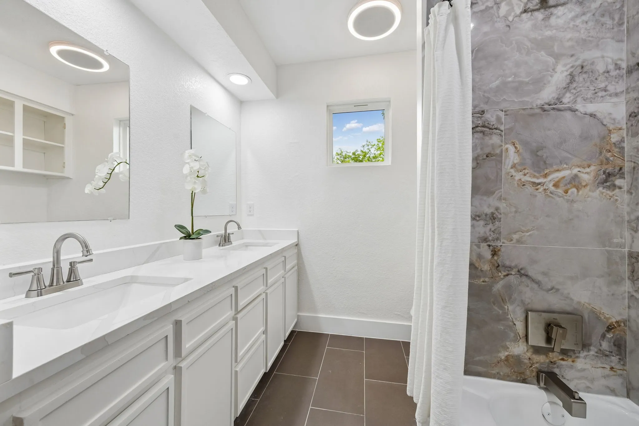 Single Family Residence For Sale in Denton County , 108 Forest Hill Drive, Trophy Club, Texas 76262, 4 Bedroom, 4 Bathroom, 2 Garage spaces, 3,311 Sqft, built in 1980, mls#21262824, Real Estate Agent in Trophy Club, Homes For Sale in Denton county, Homes For Sale in Trophy Club, Realtor in Trophy Club Texas, Real Estate Brokerage Independent Realty Texas, Luminita Cordes Realtor