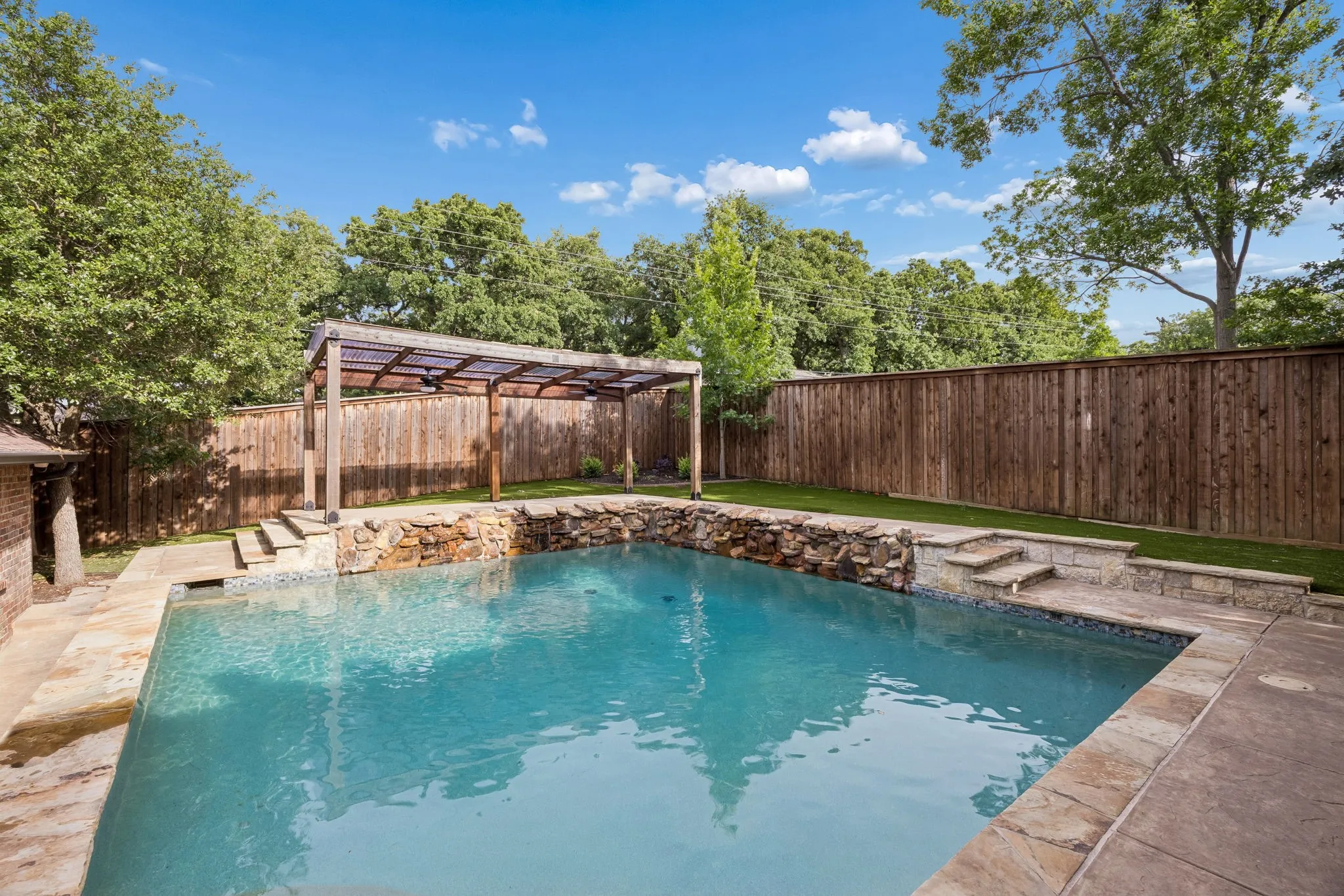 Single Family Residence For Sale in Denton County , 108 Forest Hill Drive, Trophy Club, Texas 76262, 4 Bedroom, 4 Bathroom, 2 Garage spaces, 3,311 Sqft, built in 1980, mls#21262824, Real Estate Agent in Trophy Club, Homes For Sale in Denton county, Homes For Sale in Trophy Club, Realtor in Trophy Club Texas, Real Estate Brokerage Independent Realty Texas, Luminita Cordes Realtor