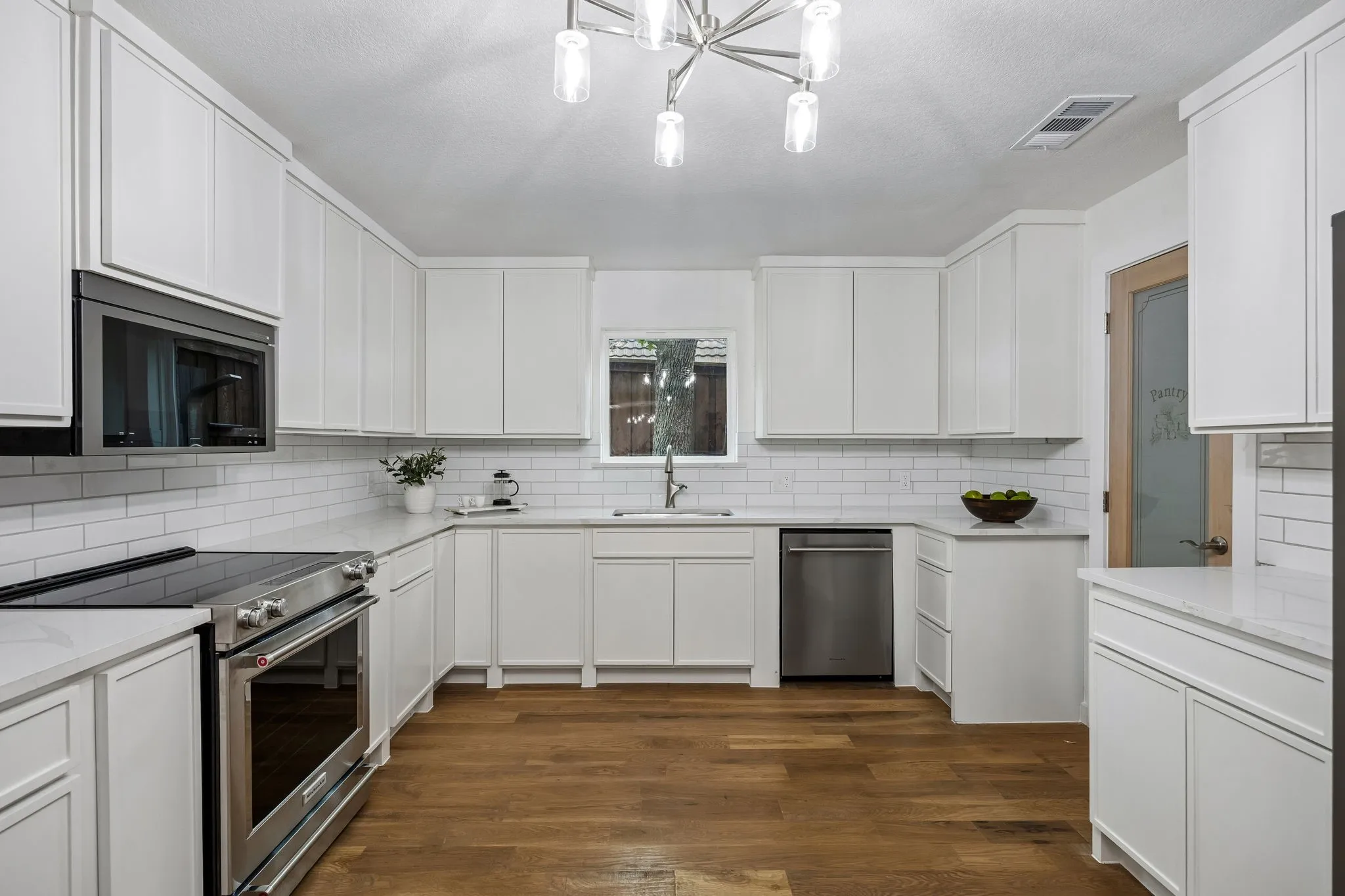 Single Family Residence For Sale in Denton County , 108 Forest Hill Drive, Trophy Club, Texas 76262, 4 Bedroom, 4 Bathroom, 2 Garage spaces, 3,311 Sqft, built in 1980, mls#21262824, Real Estate Agent in Trophy Club, Homes For Sale in Denton county, Homes For Sale in Trophy Club, Realtor in Trophy Club Texas, Real Estate Brokerage Independent Realty Texas, Luminita Cordes Realtor