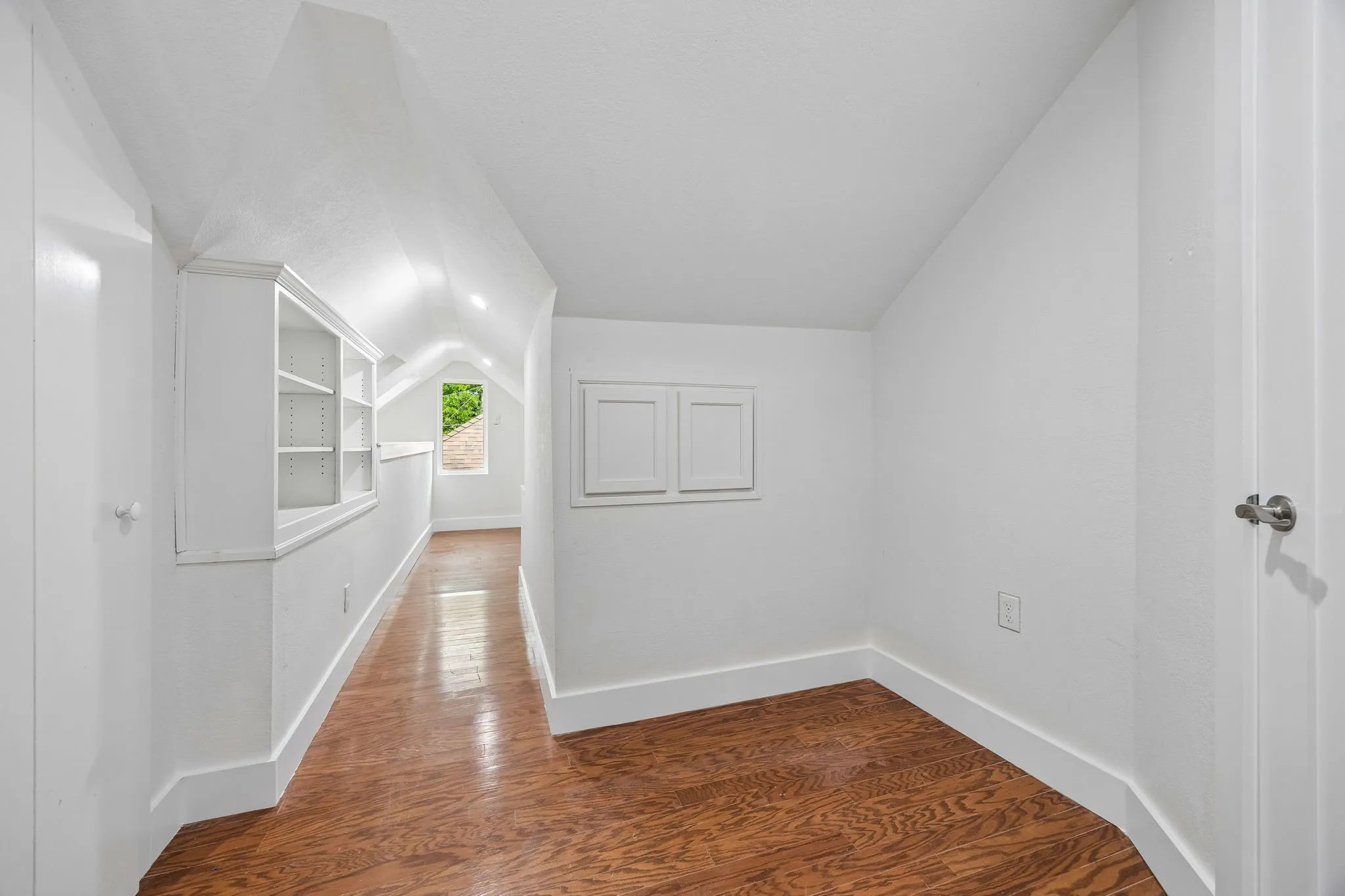 Single Family Residence For Sale in Denton County , 108 Forest Hill Drive, Trophy Club, Texas 76262, 4 Bedroom, 4 Bathroom, 2 Garage spaces, 3,311 Sqft, built in 1980, mls#21262824, Real Estate Agent in Trophy Club, Homes For Sale in Denton county, Homes For Sale in Trophy Club, Realtor in Trophy Club Texas, Real Estate Brokerage Independent Realty Texas, Luminita Cordes Realtor