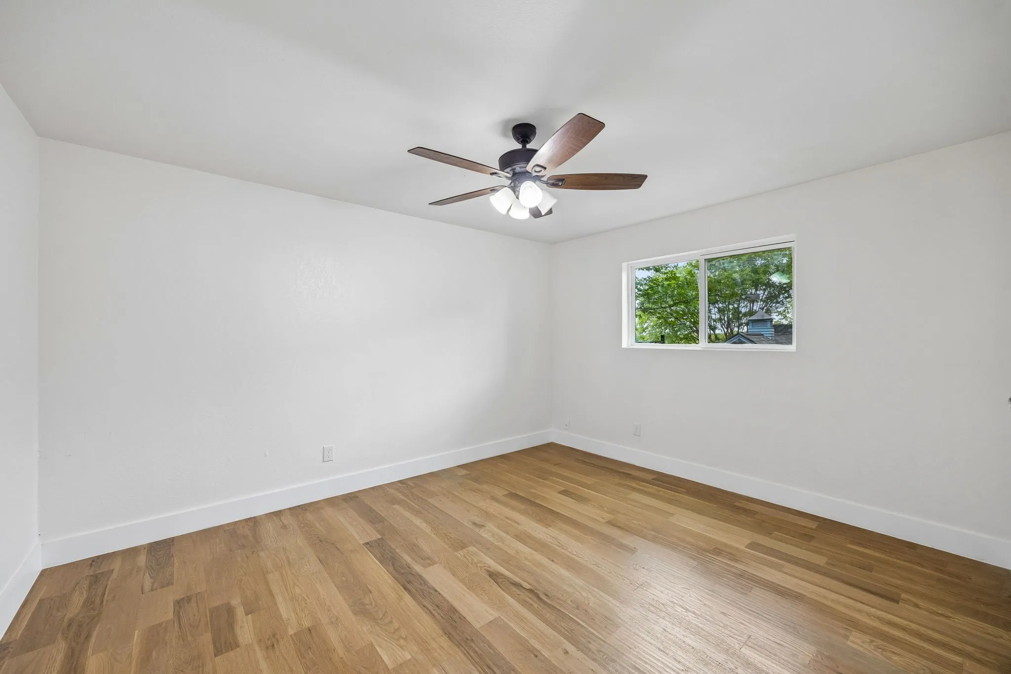 Single Family Residence For Sale in Denton County , 108 Forest Hill Drive, Trophy Club, Texas 76262, 4 Bedroom, 4 Bathroom, 2 Garage spaces, 3,311 Sqft, built in 1980, mls#21262824, Real Estate Agent in Trophy Club, Homes For Sale in Denton county, Homes For Sale in Trophy Club, Realtor in Trophy Club Texas, Real Estate Brokerage Independent Realty Texas, Luminita Cordes Realtor