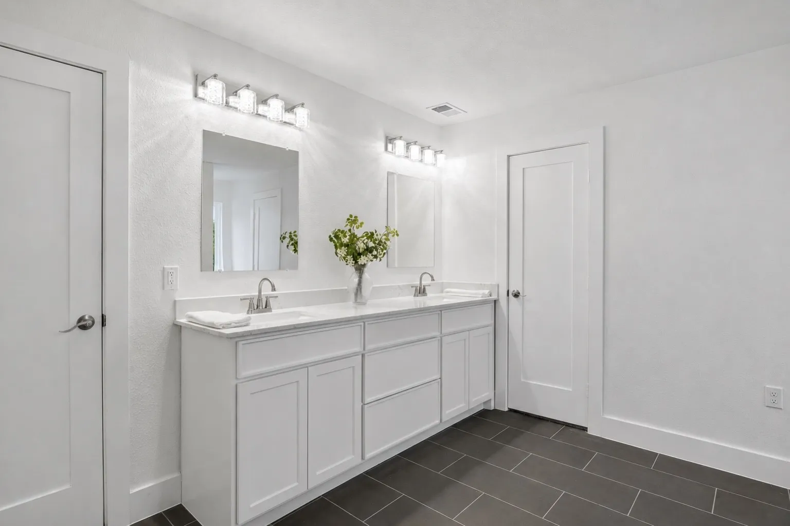 Single Family Residence For Sale in Denton County , 108 Forest Hill Drive, Trophy Club, Texas 76262, 4 Bedroom, 4 Bathroom, 2 Garage spaces, 3,311 Sqft, built in 1980, mls#21262824, Real Estate Agent in Trophy Club, Homes For Sale in Denton county, Homes For Sale in Trophy Club, Realtor in Trophy Club Texas, Real Estate Brokerage Independent Realty Texas, Luminita Cordes Realtor