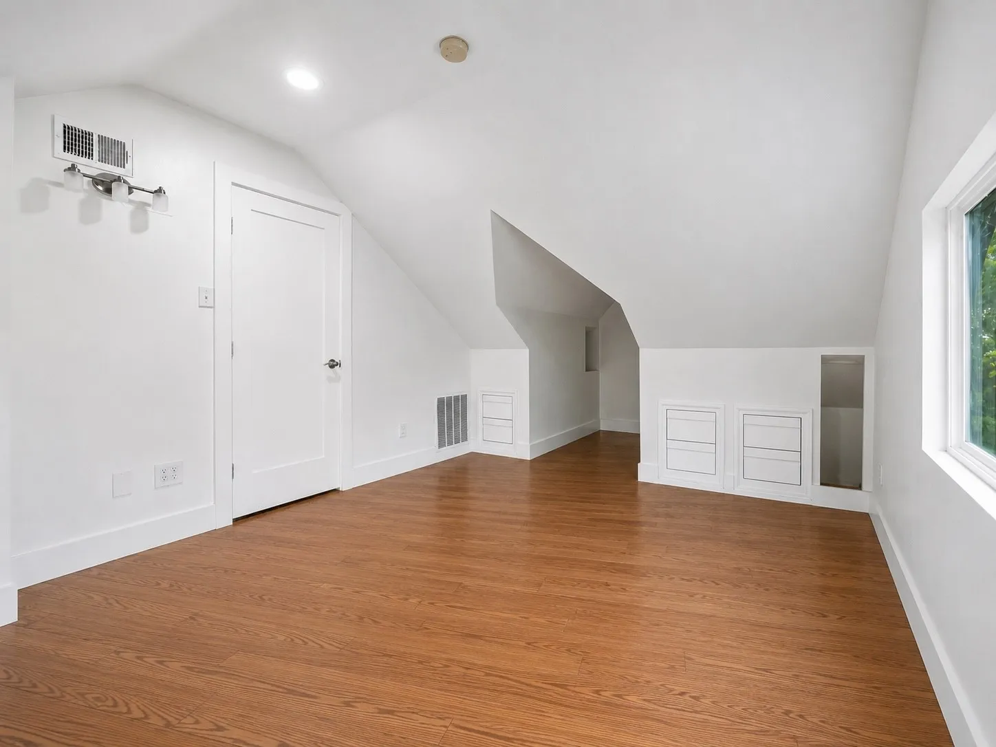Single Family Residence For Sale in Denton County , 108 Forest Hill Drive, Trophy Club, Texas 76262, 4 Bedroom, 4 Bathroom, 2 Garage spaces, 3,311 Sqft, built in 1980, mls#21262824, Real Estate Agent in Trophy Club, Homes For Sale in Denton county, Homes For Sale in Trophy Club, Realtor in Trophy Club Texas, Real Estate Brokerage Independent Realty Texas, Luminita Cordes Realtor