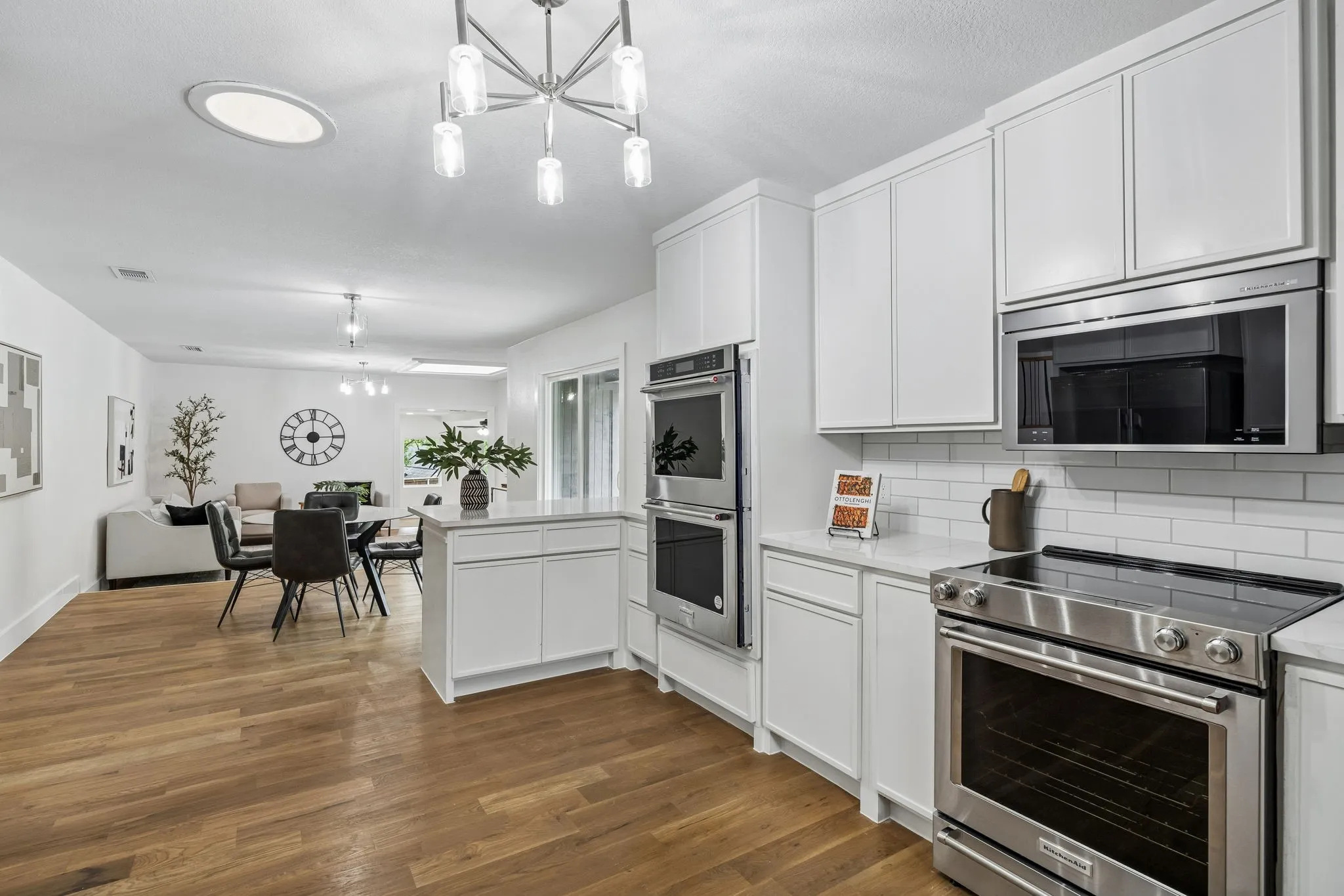 Single Family Residence For Sale in Denton County , 108 Forest Hill Drive, Trophy Club, Texas 76262, 4 Bedroom, 4 Bathroom, 2 Garage spaces, 3,311 Sqft, built in 1980, mls#21262824, Real Estate Agent in Trophy Club, Homes For Sale in Denton county, Homes For Sale in Trophy Club, Realtor in Trophy Club Texas, Real Estate Brokerage Independent Realty Texas, Luminita Cordes Realtor