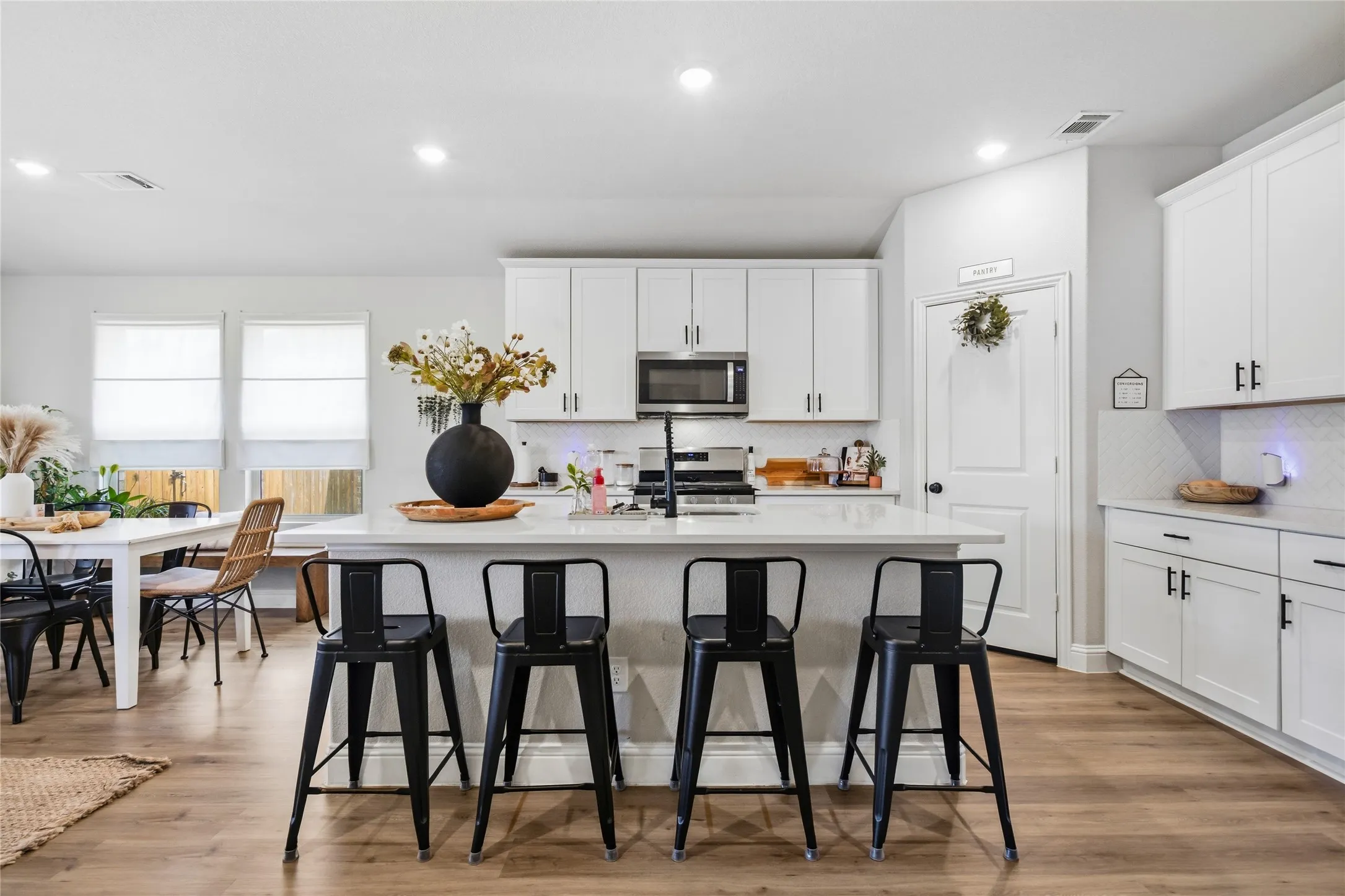 Single Family Residence For Sale in Denton County , 1501 Pleasant Knoll Trail, Aubrey, Texas 76227, 4 Bedroom, 3 Bathroom, 2 Garage spaces, 2,057 Sqft, built in 2021, mls#21265702, Real Estate Agent in Aubrey, Homes For Sale in Denton county, Homes For Sale in Aubrey, Realtor in Aubrey Texas, Real Estate Brokerage Independent Realty Texas, Luminita Cordes Realtor