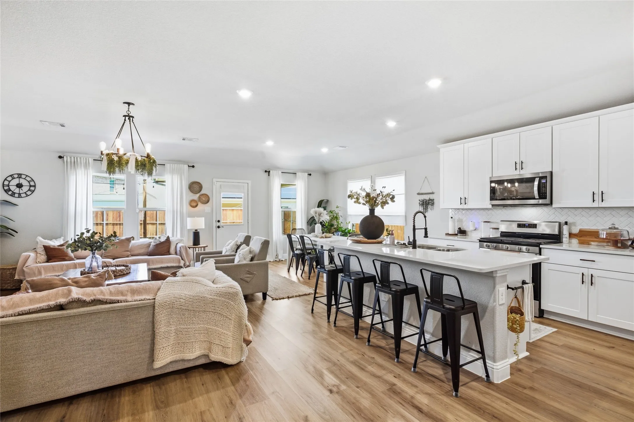 Single Family Residence For Sale in Denton County , 1501 Pleasant Knoll Trail, Aubrey, Texas 76227, 4 Bedroom, 3 Bathroom, 2 Garage spaces, 2,057 Sqft, built in 2021, mls#21265702, Real Estate Agent in Aubrey, Homes For Sale in Denton county, Homes For Sale in Aubrey, Realtor in Aubrey Texas, Real Estate Brokerage Independent Realty Texas, Luminita Cordes Realtor