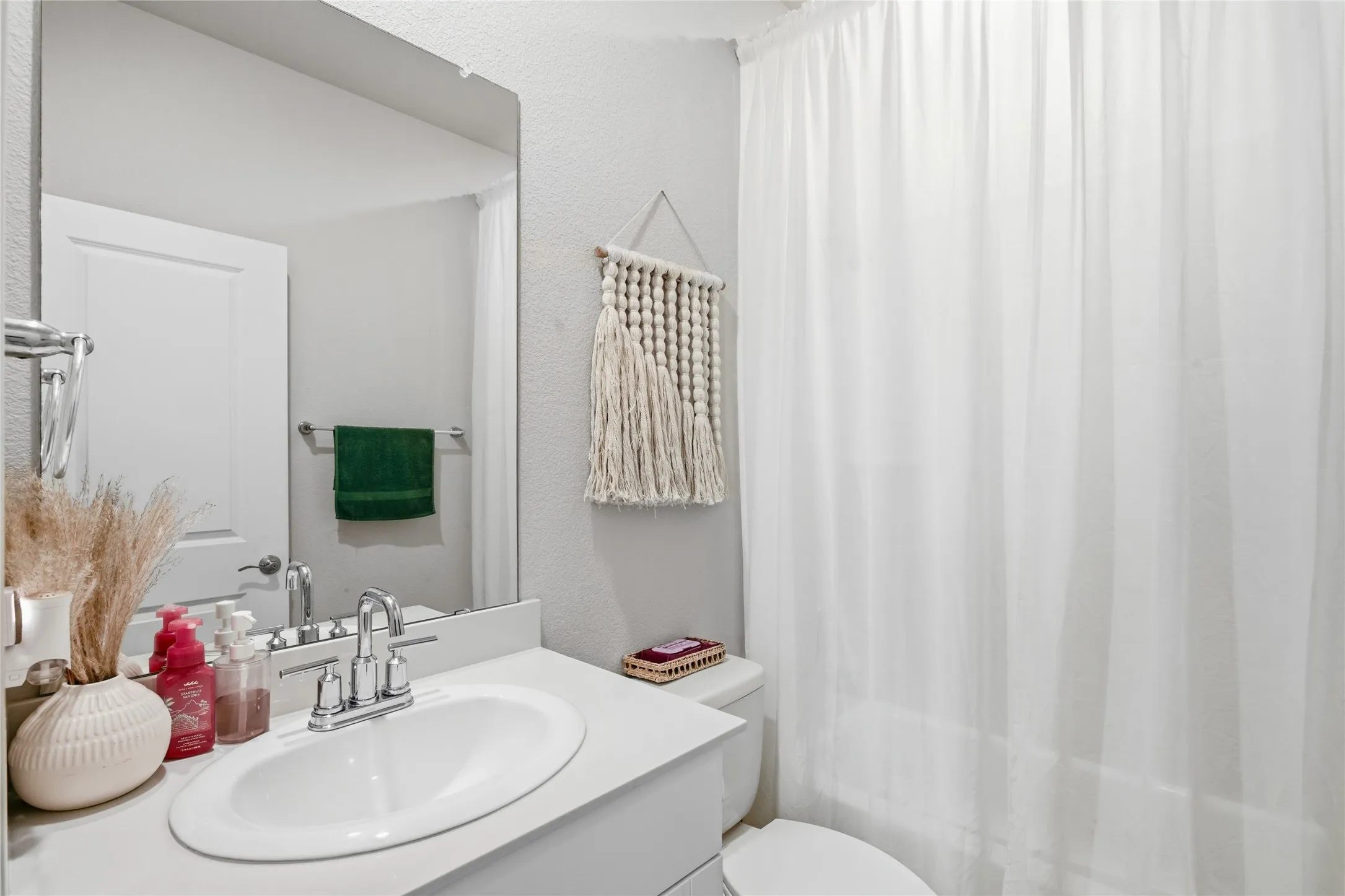 Single Family Residence For Sale in Denton County , 1501 Pleasant Knoll Trail, Aubrey, Texas 76227, 4 Bedroom, 3 Bathroom, 2 Garage spaces, 2,057 Sqft, built in 2021, mls#21265702, Real Estate Agent in Aubrey, Homes For Sale in Denton county, Homes For Sale in Aubrey, Realtor in Aubrey Texas, Real Estate Brokerage Independent Realty Texas, Luminita Cordes Realtor