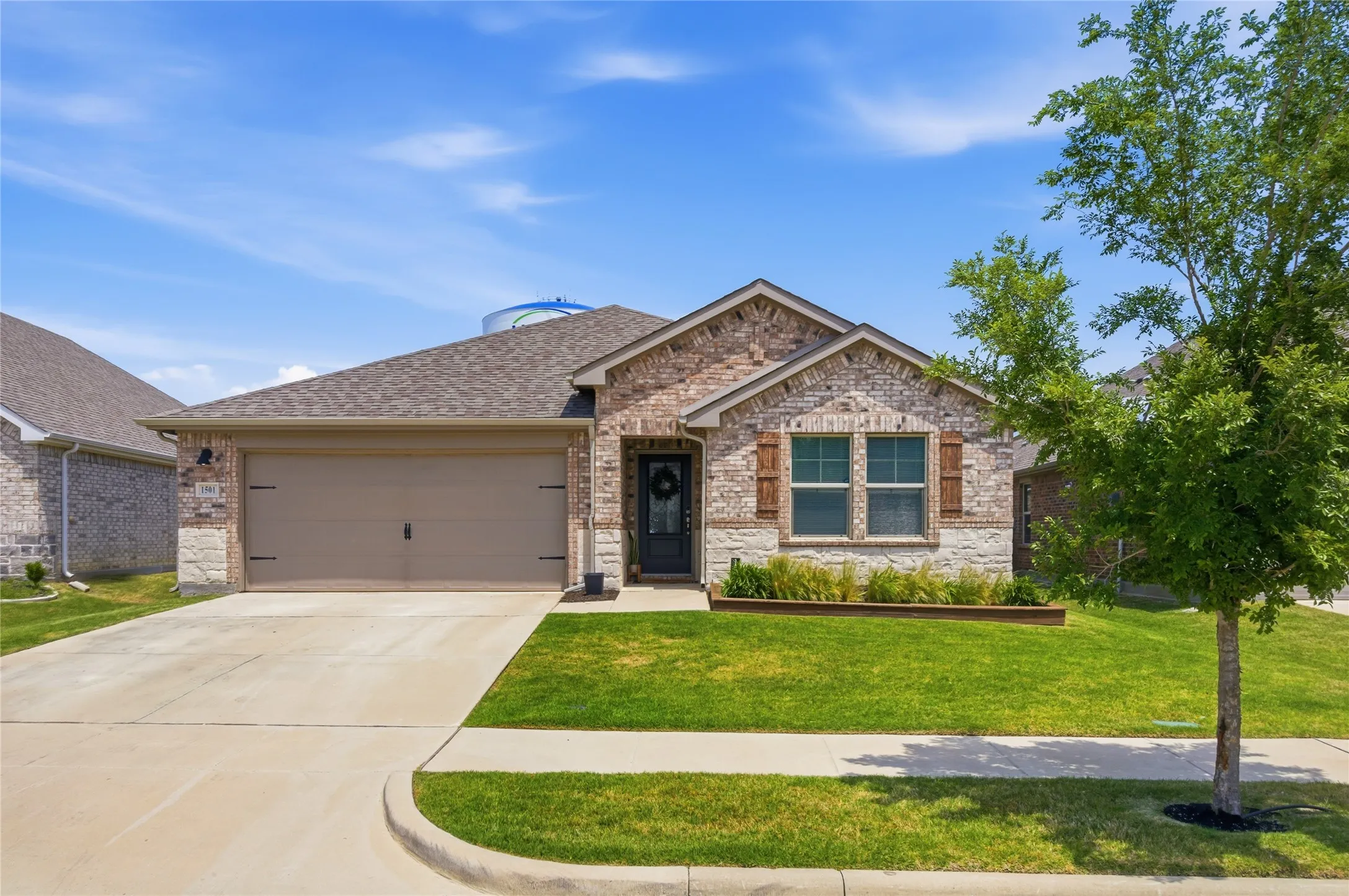Single Family Residence For Sale in Denton County , 1501 Pleasant Knoll Trail, Aubrey, Texas 76227, 4 Bedroom, 3 Bathroom, 2 Garage spaces, 2,057 Sqft, built in 2021, mls#21265702, Real Estate Agent in Aubrey, Homes For Sale in Denton county, Homes For Sale in Aubrey, Realtor in Aubrey Texas, Real Estate Brokerage Independent Realty Texas, Luminita Cordes Realtor