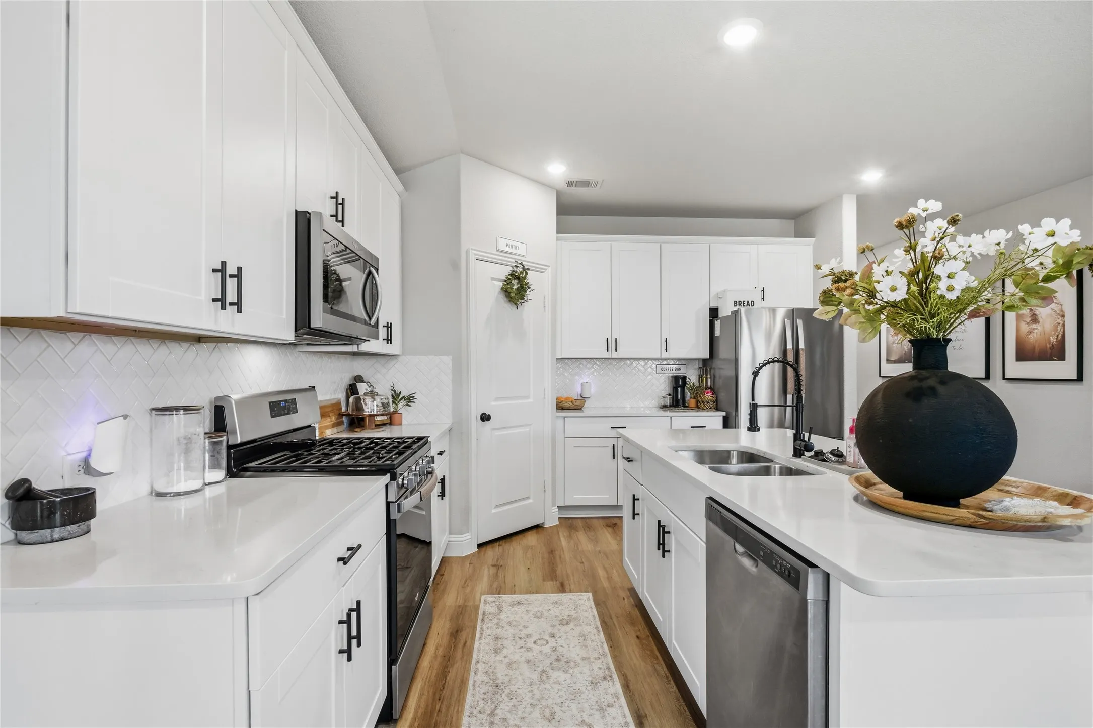 Single Family Residence For Sale in Denton County , 1501 Pleasant Knoll Trail, Aubrey, Texas 76227, 4 Bedroom, 3 Bathroom, 2 Garage spaces, 2,057 Sqft, built in 2021, mls#21265702, Real Estate Agent in Aubrey, Homes For Sale in Denton county, Homes For Sale in Aubrey, Realtor in Aubrey Texas, Real Estate Brokerage Independent Realty Texas, Luminita Cordes Realtor