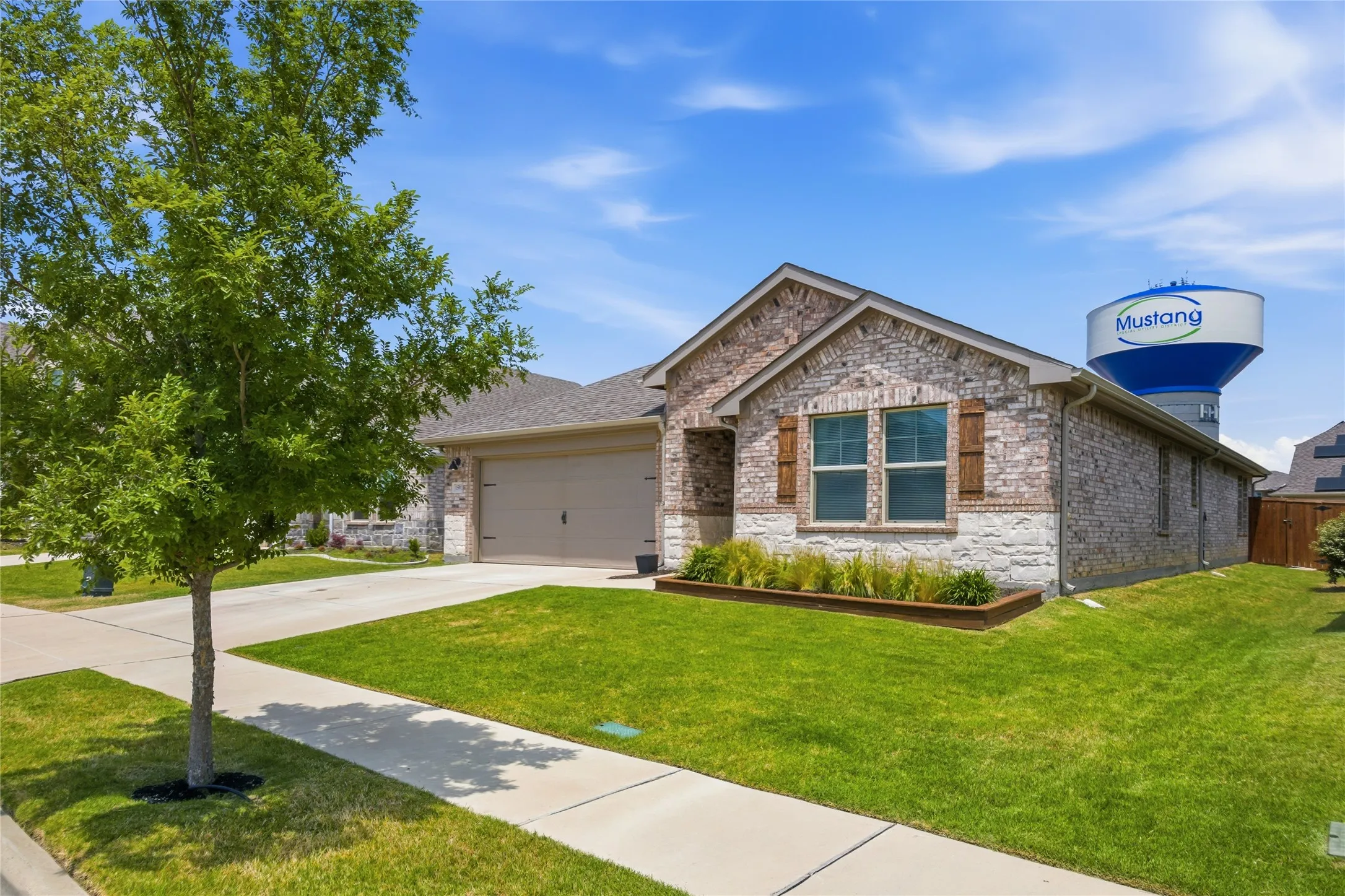 Single Family Residence For Sale in Denton County , 1501 Pleasant Knoll Trail, Aubrey, Texas 76227, 4 Bedroom, 3 Bathroom, 2 Garage spaces, 2,057 Sqft, built in 2021, mls#21265702, Real Estate Agent in Aubrey, Homes For Sale in Denton county, Homes For Sale in Aubrey, Realtor in Aubrey Texas, Real Estate Brokerage Independent Realty Texas, Luminita Cordes Realtor