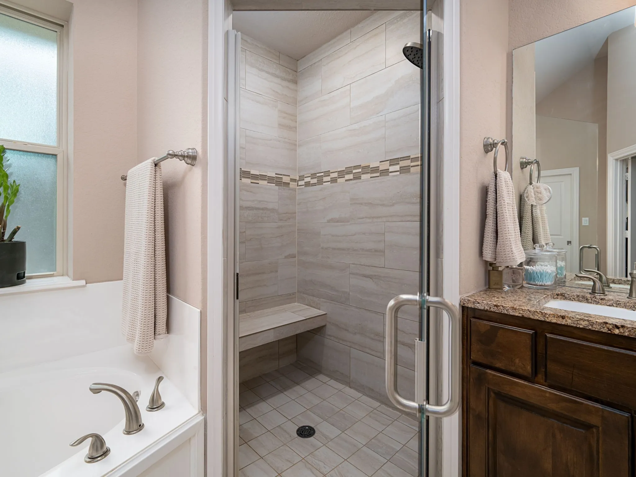 Single Family Residence For Sale in Smith County , 2209 Rana Park, Flint, Texas 75762, 4 Bedrooms, 3 Bathrooms, 2 Garage spaces, 2,004 Sqft, built in 2018, Price $384,900, mls#21265704, Real Estate Agent in Flint, Homes For Sale in Smith county, Homes For Sale in Flint, Realtor in Flint Texas, Real Estate Brokerage Independent Realty Texas, Luminita Cordes Realtor