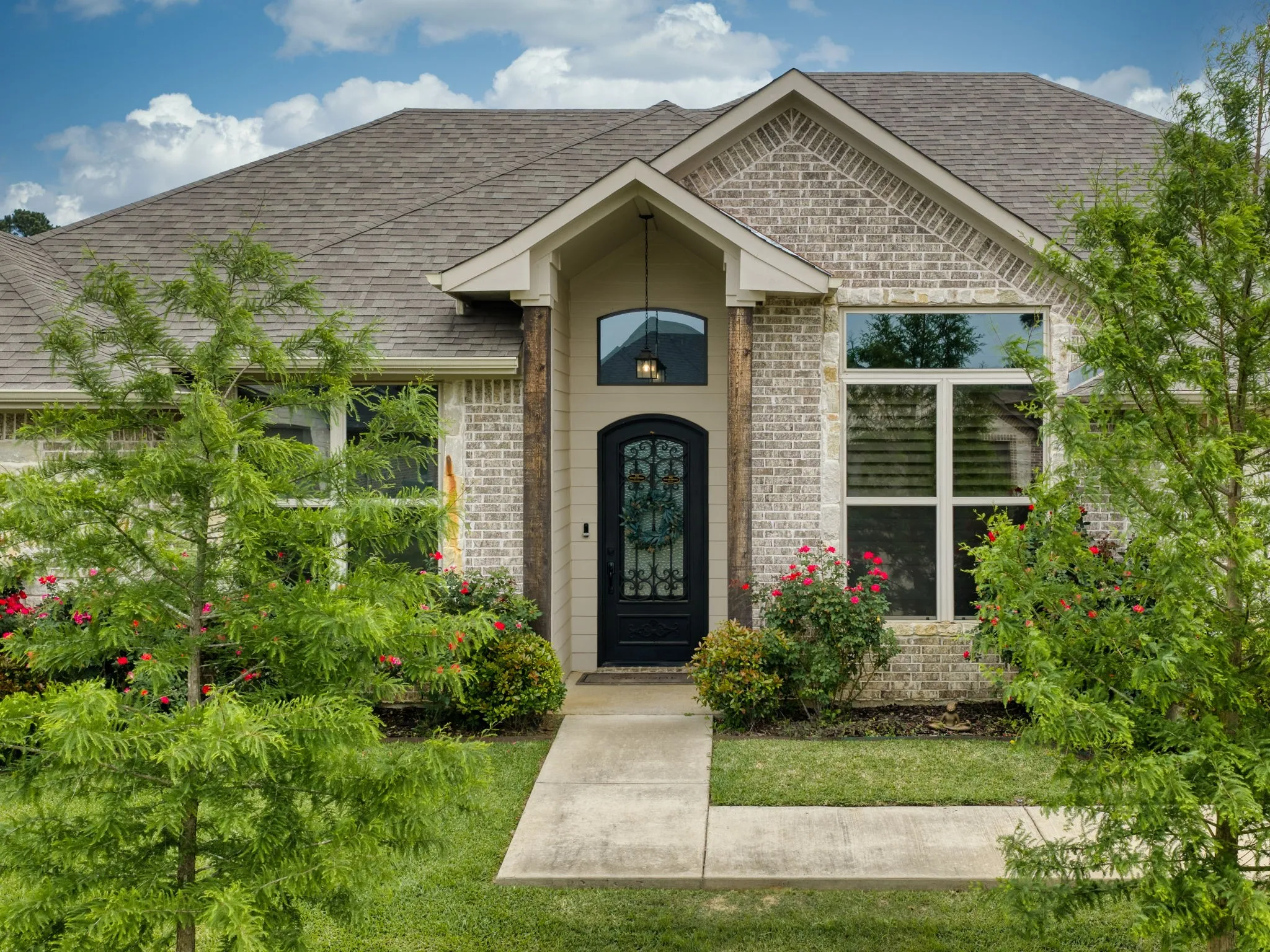 Single Family Residence For Sale in Smith County , 2209 Rana Park, Flint, Texas 75762, 4 Bedrooms, 3 Bathrooms, 2 Garage spaces, 2,004 Sqft, built in 2018, Price $384,900, mls#21265704, Real Estate Agent in Flint, Homes For Sale in Smith county, Homes For Sale in Flint, Realtor in Flint Texas, Real Estate Brokerage Independent Realty Texas, Luminita Cordes Realtor