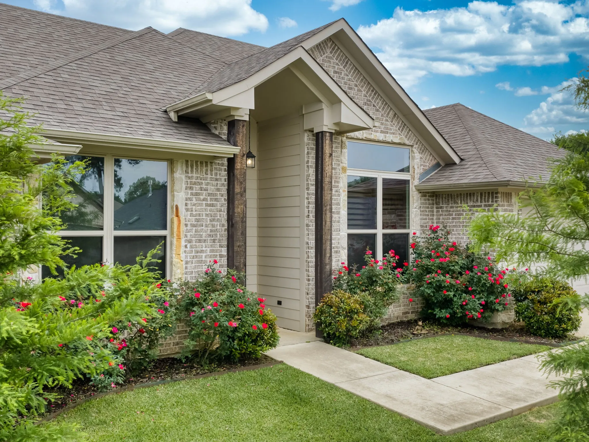 Single Family Residence For Sale in Smith County , 2209 Rana Park, Flint, Texas 75762, 4 Bedrooms, 3 Bathrooms, 2 Garage spaces, 2,004 Sqft, built in 2018, Price $384,900, mls#21265704, Real Estate Agent in Flint, Homes For Sale in Smith county, Homes For Sale in Flint, Realtor in Flint Texas, Real Estate Brokerage Independent Realty Texas, Luminita Cordes Realtor