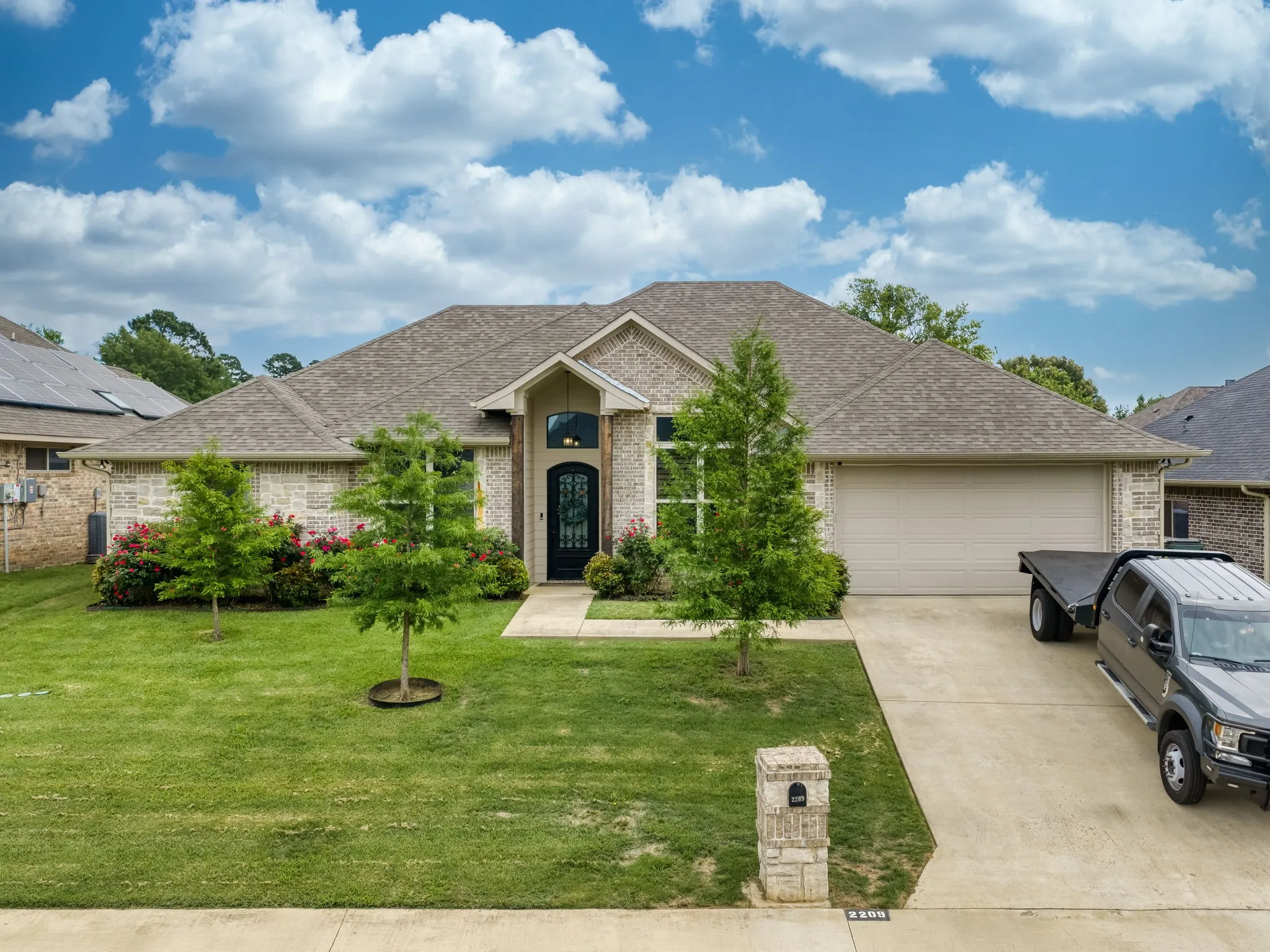 Single Family Residence For Sale in Smith County , 2209 Rana Park, Flint, Texas 75762, 4 Bedrooms, 3 Bathrooms, 2 Garage spaces, 2,004 Sqft, built in 2018, Price $384,900, mls#21265704, Real Estate Agent in Flint, Homes For Sale in Smith county, Homes For Sale in Flint, Realtor in Flint Texas, Real Estate Brokerage Independent Realty Texas, Luminita Cordes Realtor