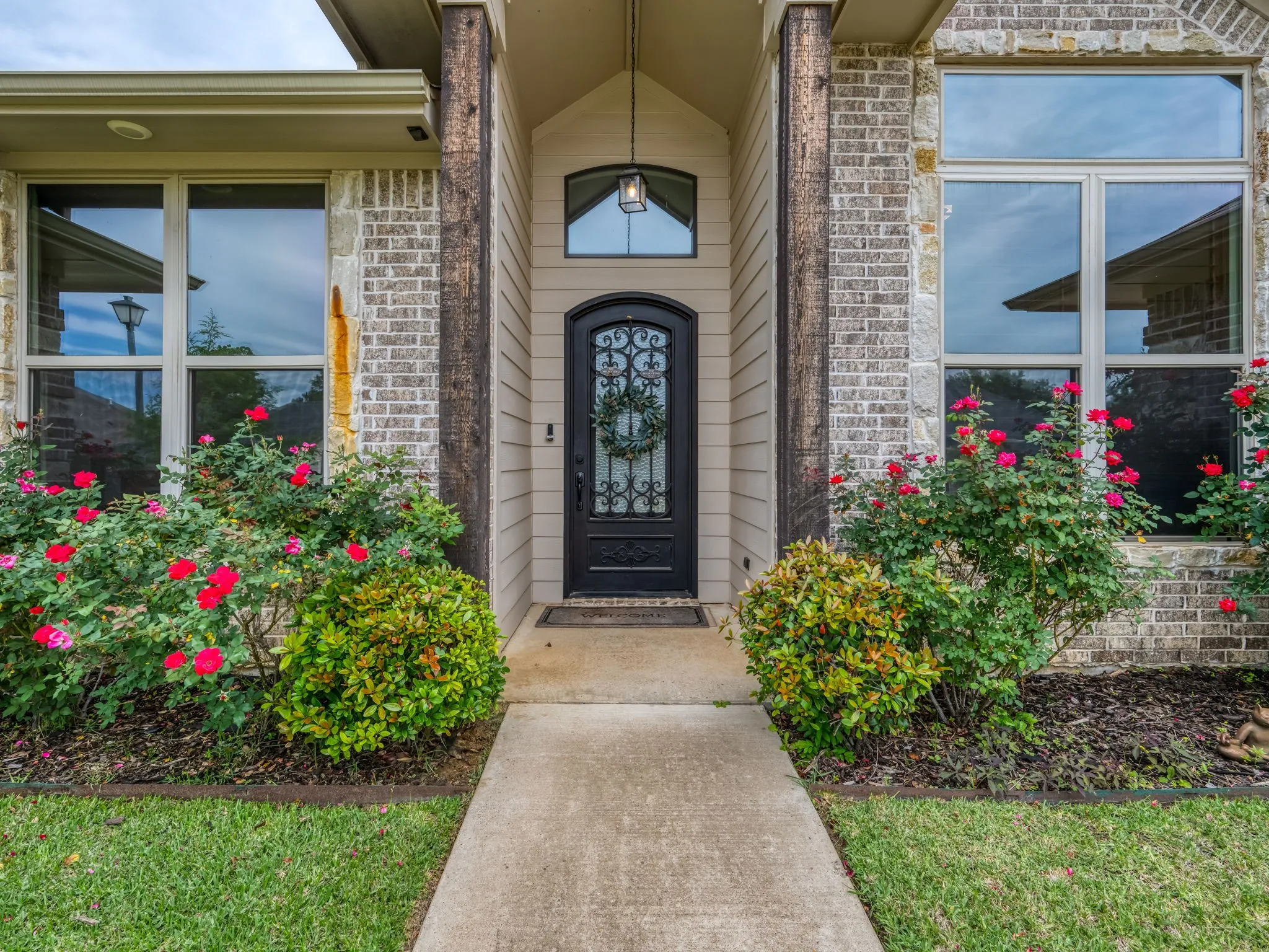 Single Family Residence For Sale in Smith County , 2209 Rana Park, Flint, Texas 75762, 4 Bedrooms, 3 Bathrooms, 2 Garage spaces, 2,004 Sqft, built in 2018, Price $384,900, mls#21265704, Real Estate Agent in Flint, Homes For Sale in Smith county, Homes For Sale in Flint, Realtor in Flint Texas, Real Estate Brokerage Independent Realty Texas, Luminita Cordes Realtor