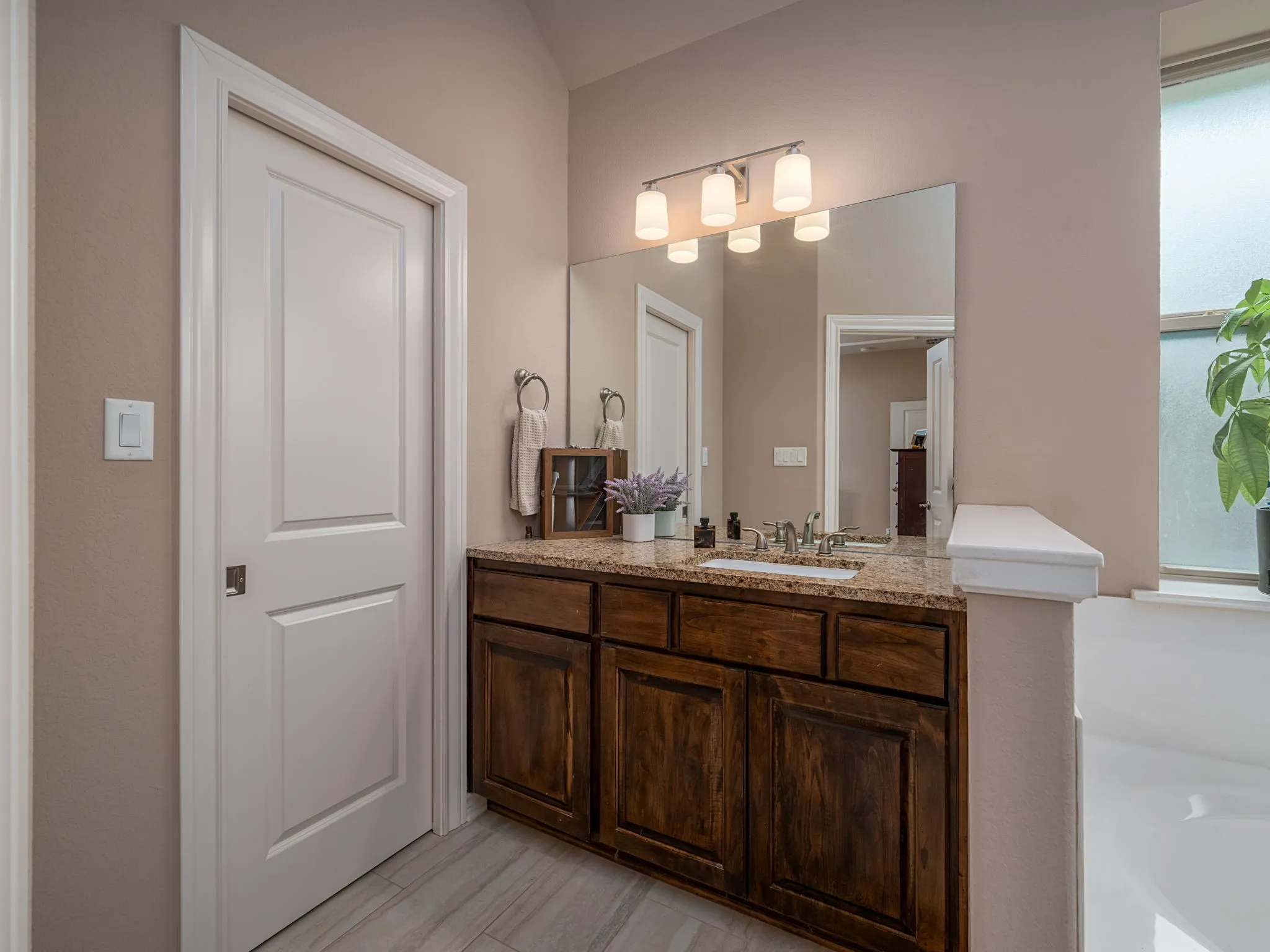 Single Family Residence For Sale in Smith County , 2209 Rana Park, Flint, Texas 75762, 4 Bedrooms, 3 Bathrooms, 2 Garage spaces, 2,004 Sqft, built in 2018, Price $384,900, mls#21265704, Real Estate Agent in Flint, Homes For Sale in Smith county, Homes For Sale in Flint, Realtor in Flint Texas, Real Estate Brokerage Independent Realty Texas, Luminita Cordes Realtor