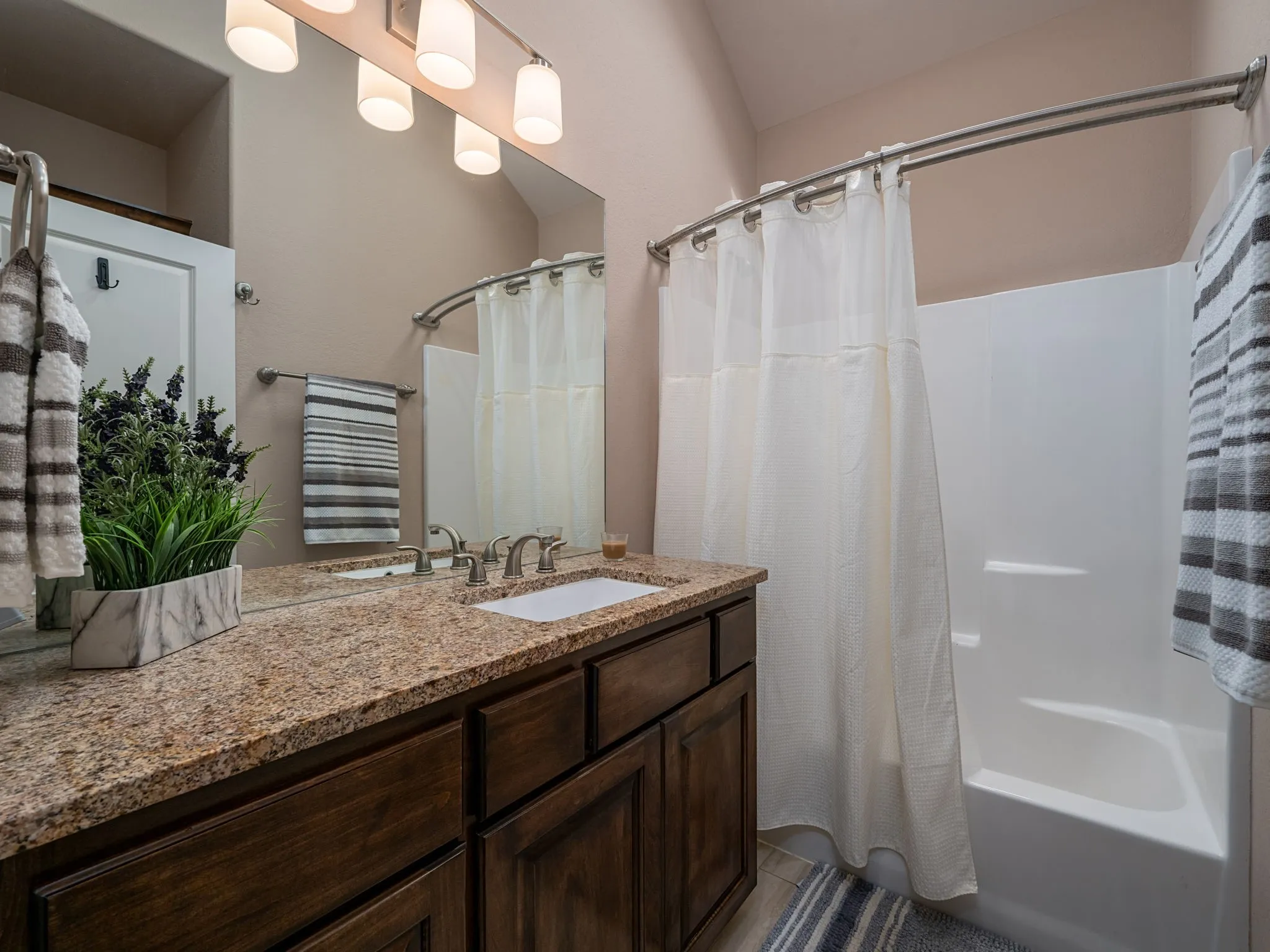 Single Family Residence For Sale in Smith County , 2209 Rana Park, Flint, Texas 75762, 4 Bedrooms, 3 Bathrooms, 2 Garage spaces, 2,004 Sqft, built in 2018, Price $384,900, mls#21265704, Real Estate Agent in Flint, Homes For Sale in Smith county, Homes For Sale in Flint, Realtor in Flint Texas, Real Estate Brokerage Independent Realty Texas, Luminita Cordes Realtor