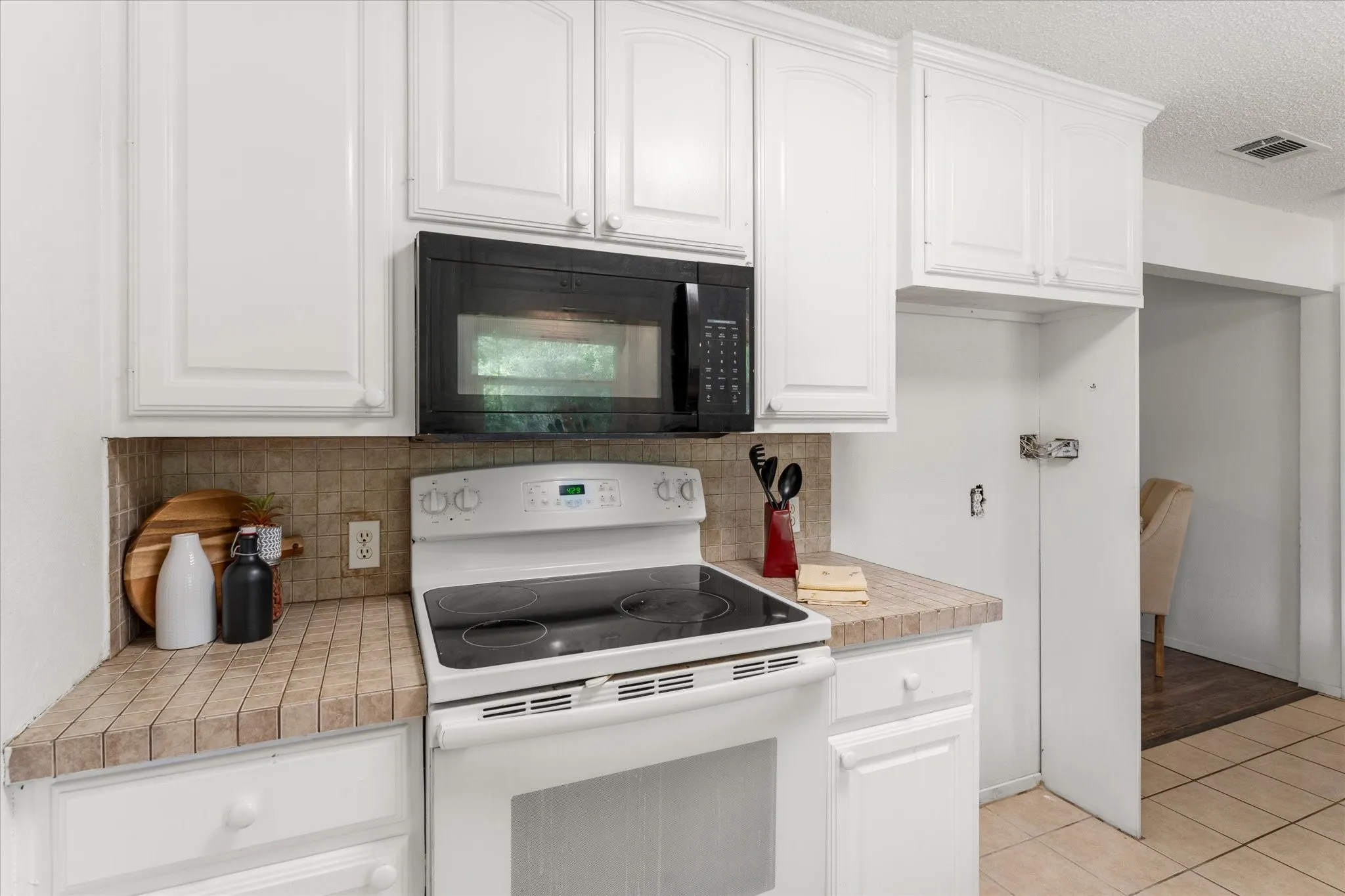 Single Family Residence For Sale in Franklin (TX) County , 524 Park Lane, Mount Vernon, Texas 75457, 3 Bedroom, 2 Bathroom, 2 Garage spaces, 1,314 Sqft, built in 1988, mls#21265712, Real Estate Agent in Mount Vernon, Homes For Sale in Franklin (TX) county, Homes For Sale in Mount Vernon, Realtor in Mount Vernon Texas, Real Estate Brokerage Independent Realty Texas, Luminita Cordes Realtor