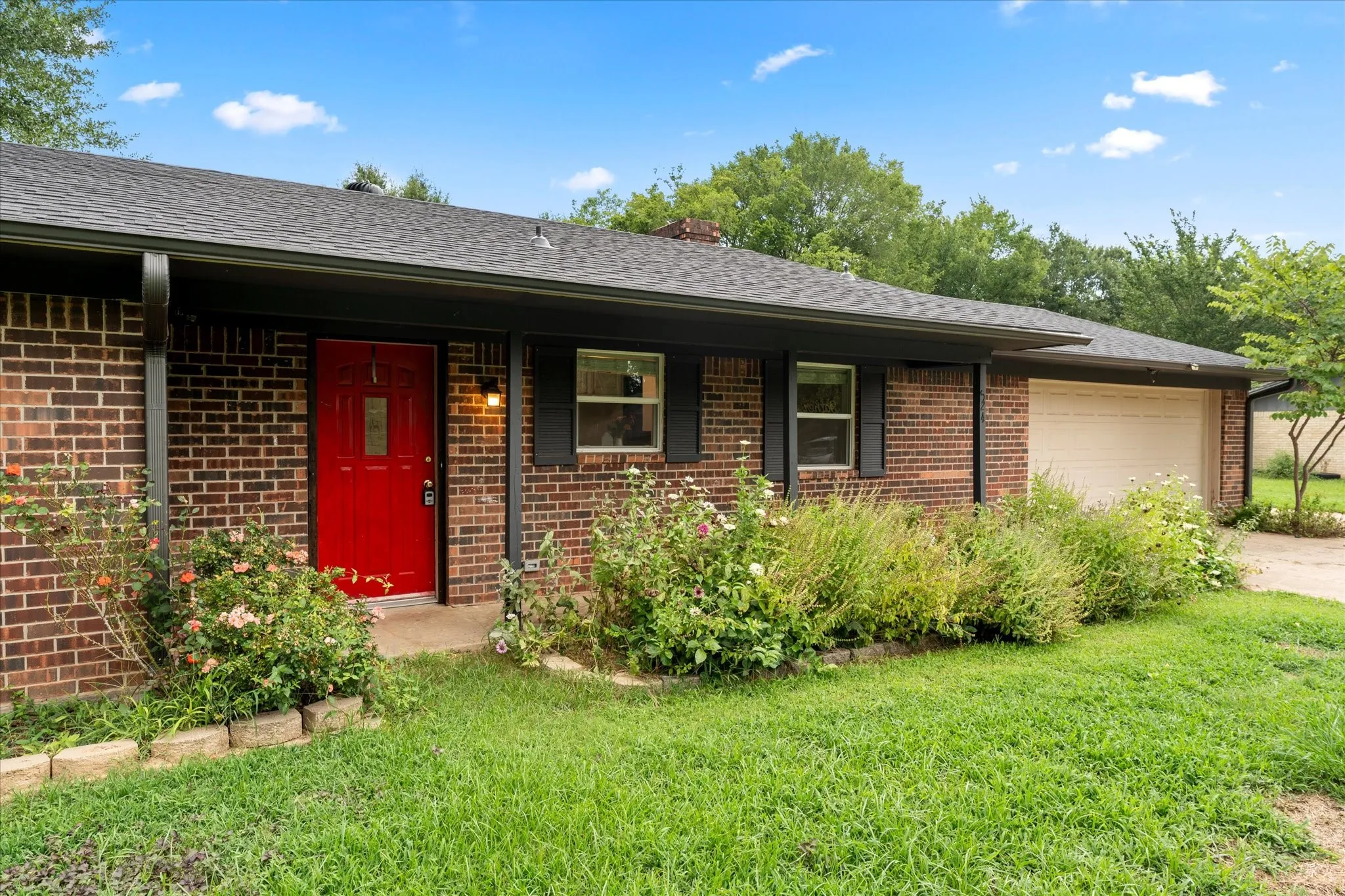 Single Family Residence For Sale in Franklin (TX) County , 524 Park Lane, Mount Vernon, Texas 75457, 3 Bedroom, 2 Bathroom, 2 Garage spaces, 1,314 Sqft, built in 1988, mls#21265712, Real Estate Agent in Mount Vernon, Homes For Sale in Franklin (TX) county, Homes For Sale in Mount Vernon, Realtor in Mount Vernon Texas, Real Estate Brokerage Independent Realty Texas, Luminita Cordes Realtor
