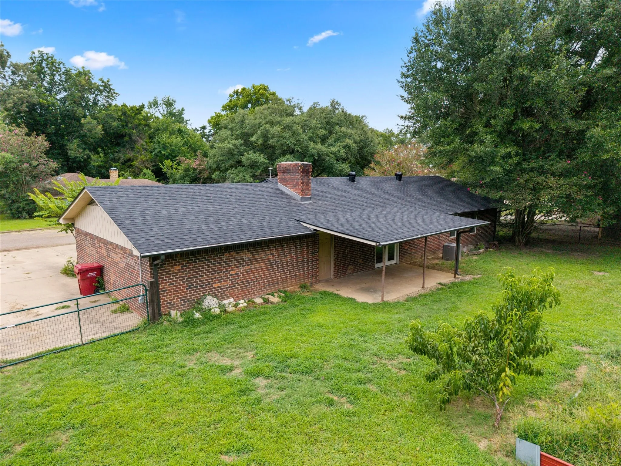 Single Family Residence For Sale in Franklin (TX) County , 524 Park Lane, Mount Vernon, Texas 75457, 3 Bedroom, 2 Bathroom, 2 Garage spaces, 1,314 Sqft, built in 1988, mls#21265712, Real Estate Agent in Mount Vernon, Homes For Sale in Franklin (TX) county, Homes For Sale in Mount Vernon, Realtor in Mount Vernon Texas, Real Estate Brokerage Independent Realty Texas, Luminita Cordes Realtor