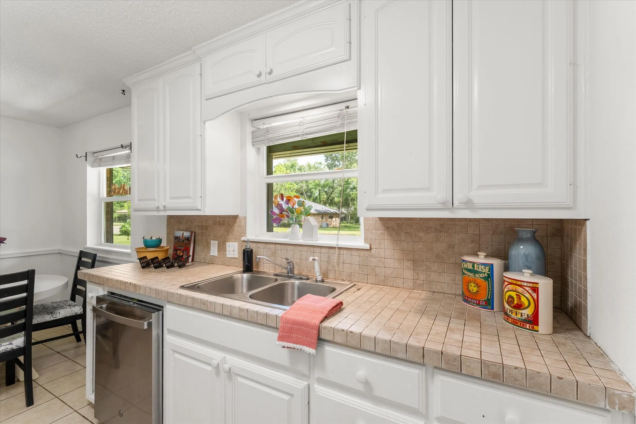 Single Family Residence For Sale in Franklin (TX) County , 524 Park Lane, Mount Vernon, Texas 75457, 3 Bedroom, 2 Bathroom, 2 Garage spaces, 1,314 Sqft, built in 1988, mls#21265712, Real Estate Agent in Mount Vernon, Homes For Sale in Franklin (TX) county, Homes For Sale in Mount Vernon, Realtor in Mount Vernon Texas, Real Estate Brokerage Independent Realty Texas, Luminita Cordes Realtor