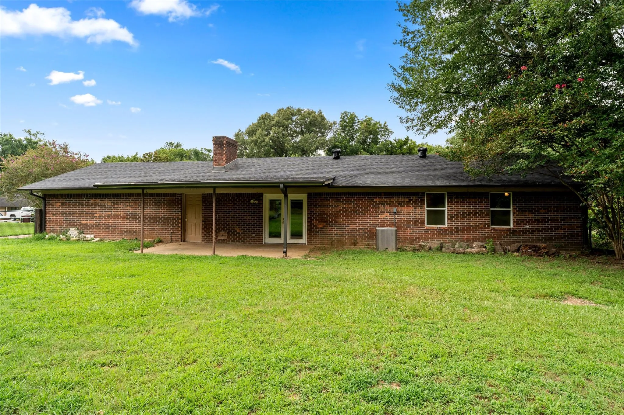 Single Family Residence For Sale in Franklin (TX) County , 524 Park Lane, Mount Vernon, Texas 75457, 3 Bedroom, 2 Bathroom, 2 Garage spaces, 1,314 Sqft, built in 1988, mls#21265712, Real Estate Agent in Mount Vernon, Homes For Sale in Franklin (TX) county, Homes For Sale in Mount Vernon, Realtor in Mount Vernon Texas, Real Estate Brokerage Independent Realty Texas, Luminita Cordes Realtor