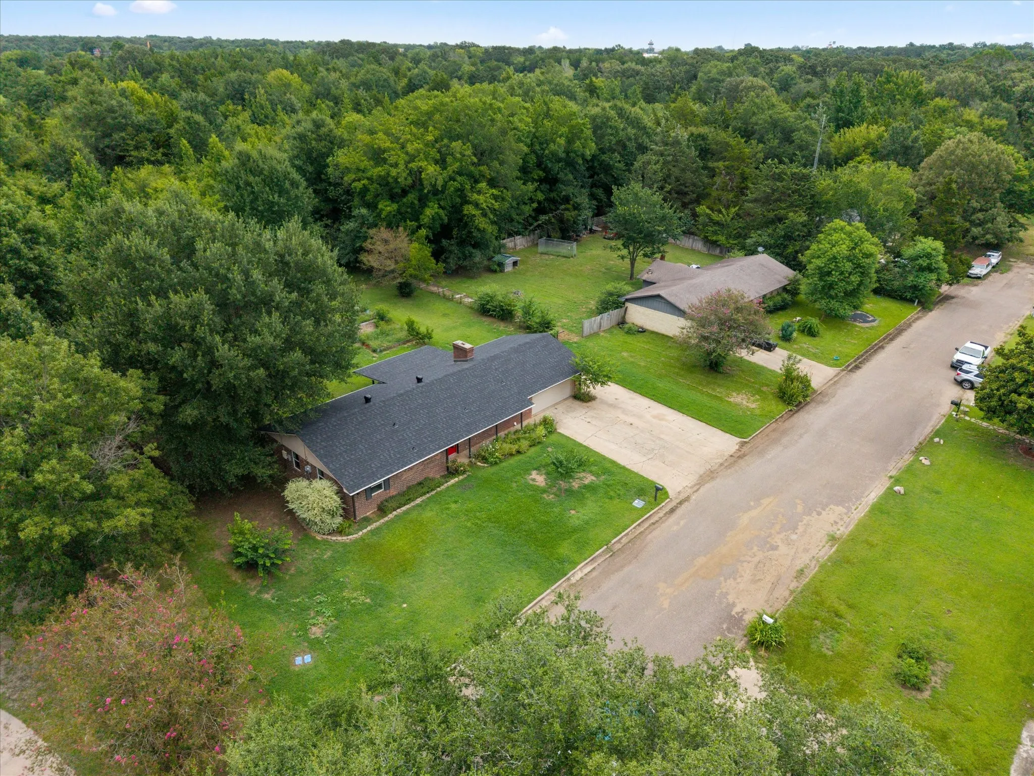 Single Family Residence For Sale in Franklin (TX) County , 524 Park Lane, Mount Vernon, Texas 75457, 3 Bedroom, 2 Bathroom, 2 Garage spaces, 1,314 Sqft, built in 1988, mls#21265712, Real Estate Agent in Mount Vernon, Homes For Sale in Franklin (TX) county, Homes For Sale in Mount Vernon, Realtor in Mount Vernon Texas, Real Estate Brokerage Independent Realty Texas, Luminita Cordes Realtor