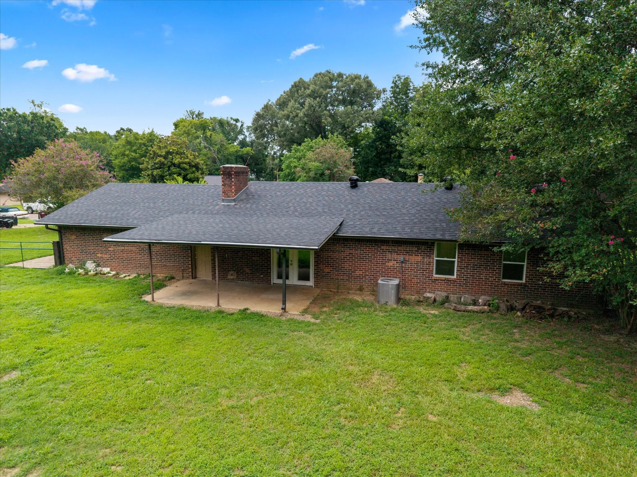 Single Family Residence For Sale in Franklin (TX) County , 524 Park Lane, Mount Vernon, Texas 75457, 3 Bedroom, 2 Bathroom, 2 Garage spaces, 1,314 Sqft, built in 1988, mls#21265712, Real Estate Agent in Mount Vernon, Homes For Sale in Franklin (TX) county, Homes For Sale in Mount Vernon, Realtor in Mount Vernon Texas, Real Estate Brokerage Independent Realty Texas, Luminita Cordes Realtor
