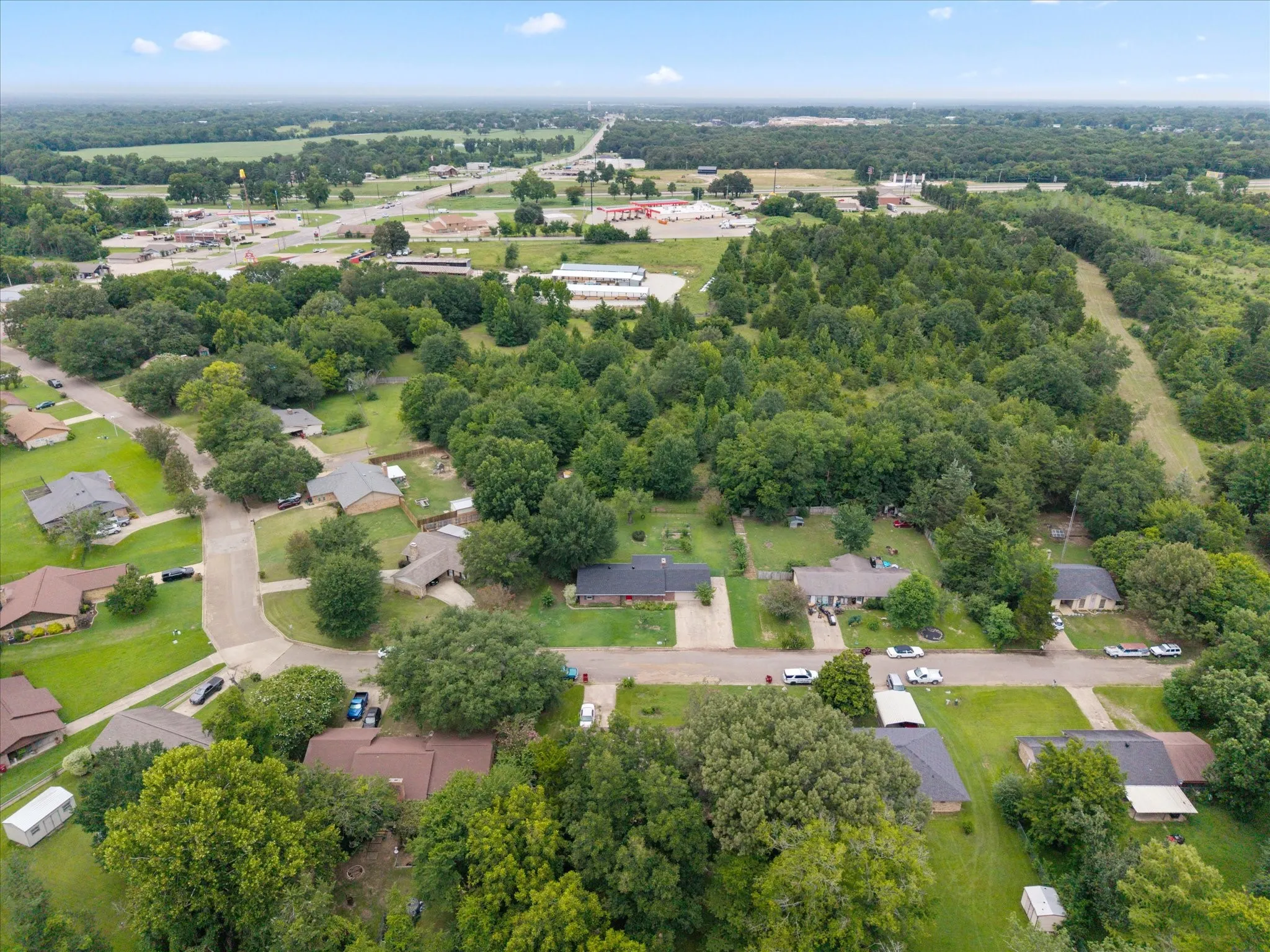 Single Family Residence For Sale in Franklin (TX) County , 524 Park Lane, Mount Vernon, Texas 75457, 3 Bedroom, 2 Bathroom, 2 Garage spaces, 1,314 Sqft, built in 1988, mls#21265712, Real Estate Agent in Mount Vernon, Homes For Sale in Franklin (TX) county, Homes For Sale in Mount Vernon, Realtor in Mount Vernon Texas, Real Estate Brokerage Independent Realty Texas, Luminita Cordes Realtor