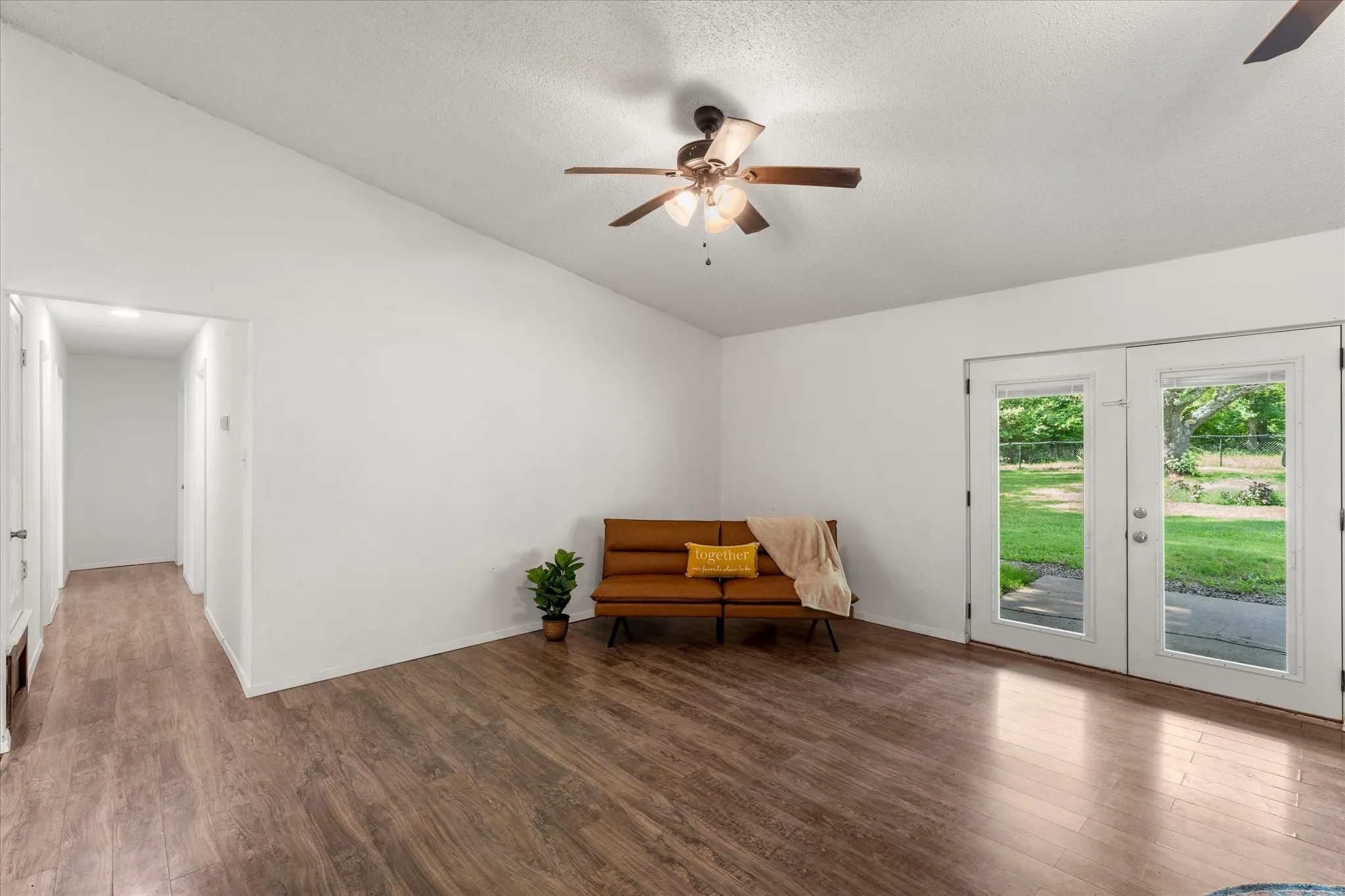 Single Family Residence For Sale in Franklin (TX) County , 524 Park Lane, Mount Vernon, Texas 75457, 3 Bedroom, 2 Bathroom, 2 Garage spaces, 1,314 Sqft, built in 1988, mls#21265712, Real Estate Agent in Mount Vernon, Homes For Sale in Franklin (TX) county, Homes For Sale in Mount Vernon, Realtor in Mount Vernon Texas, Real Estate Brokerage Independent Realty Texas, Luminita Cordes Realtor