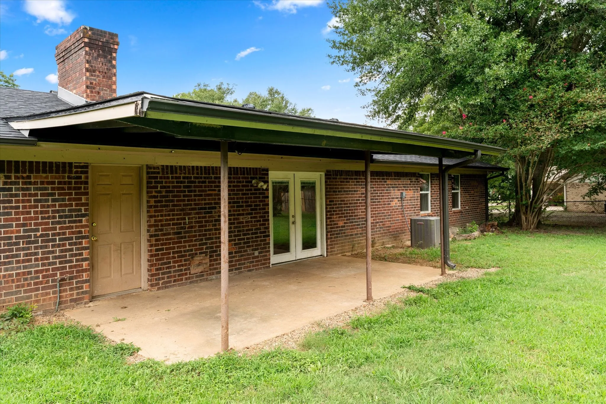 Single Family Residence For Sale in Franklin (TX) County , 524 Park Lane, Mount Vernon, Texas 75457, 3 Bedroom, 2 Bathroom, 2 Garage spaces, 1,314 Sqft, built in 1988, mls#21265712, Real Estate Agent in Mount Vernon, Homes For Sale in Franklin (TX) county, Homes For Sale in Mount Vernon, Realtor in Mount Vernon Texas, Real Estate Brokerage Independent Realty Texas, Luminita Cordes Realtor