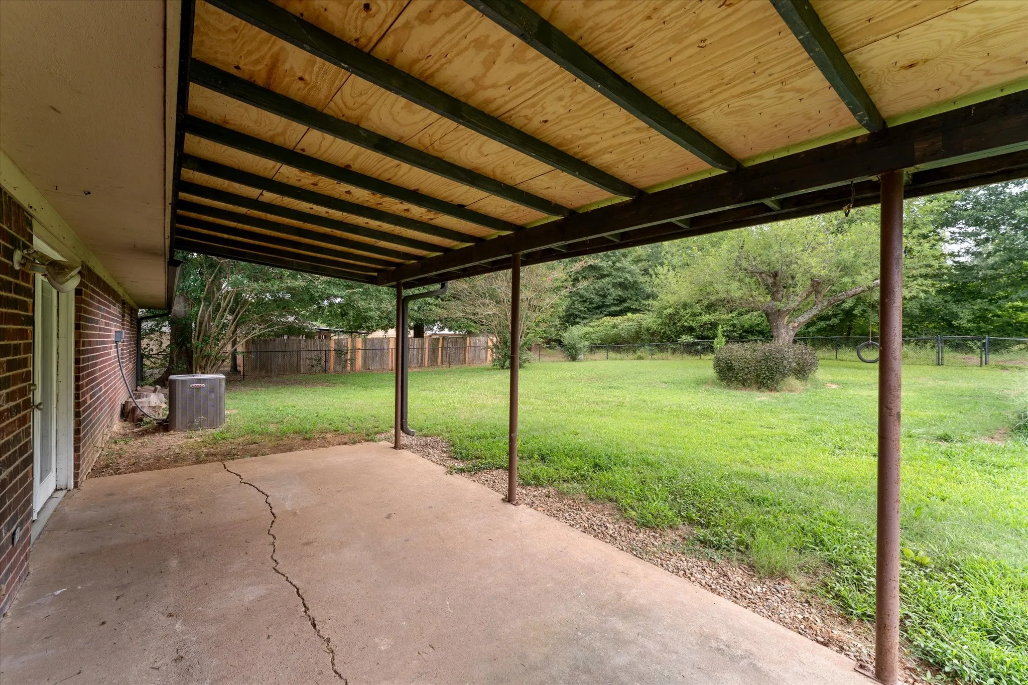 Single Family Residence For Sale in Franklin (TX) County , 524 Park Lane, Mount Vernon, Texas 75457, 3 Bedroom, 2 Bathroom, 2 Garage spaces, 1,314 Sqft, built in 1988, mls#21265712, Real Estate Agent in Mount Vernon, Homes For Sale in Franklin (TX) county, Homes For Sale in Mount Vernon, Realtor in Mount Vernon Texas, Real Estate Brokerage Independent Realty Texas, Luminita Cordes Realtor