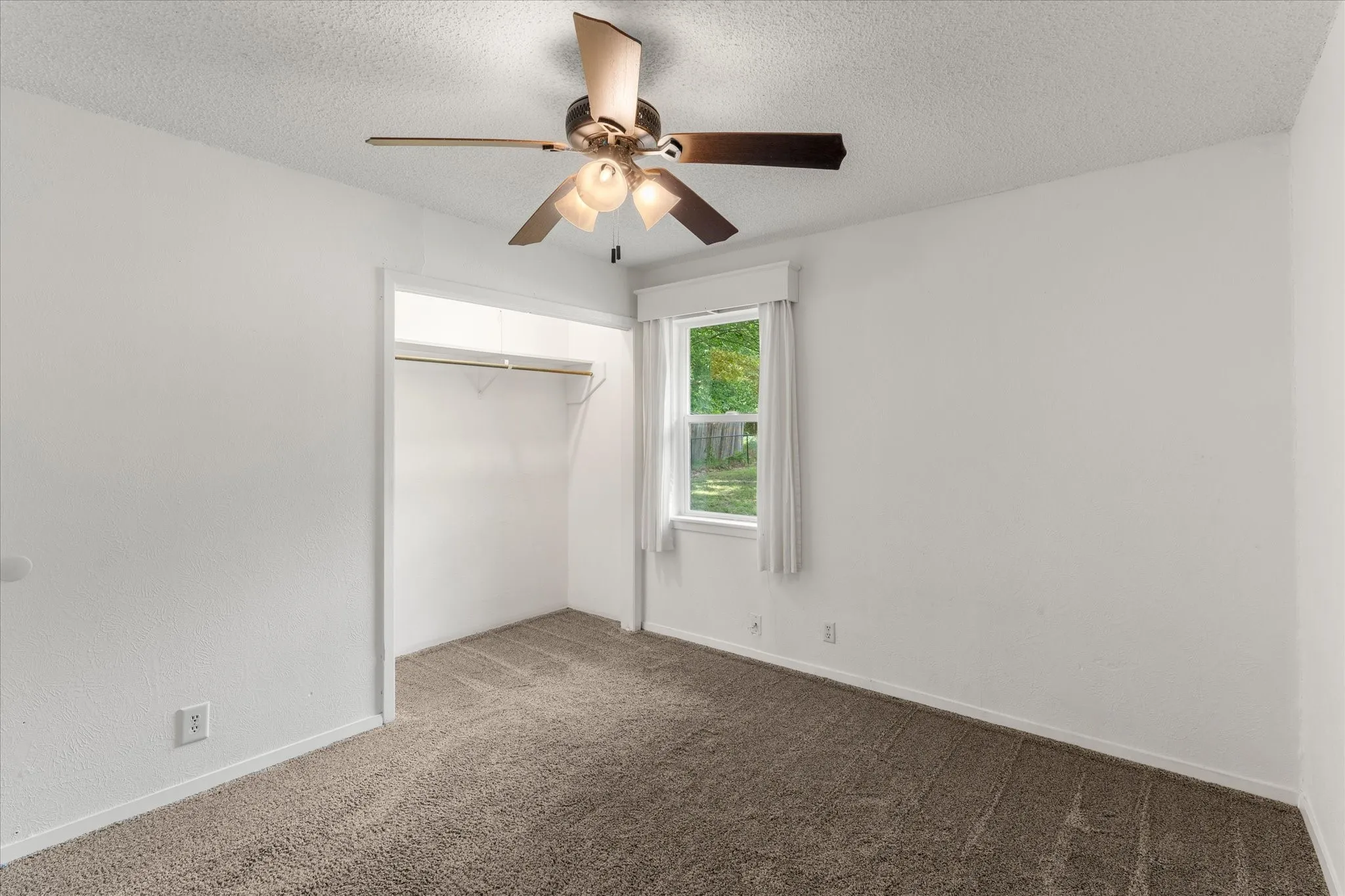 Single Family Residence For Sale in Franklin (TX) County , 524 Park Lane, Mount Vernon, Texas 75457, 3 Bedroom, 2 Bathroom, 2 Garage spaces, 1,314 Sqft, built in 1988, mls#21265712, Real Estate Agent in Mount Vernon, Homes For Sale in Franklin (TX) county, Homes For Sale in Mount Vernon, Realtor in Mount Vernon Texas, Real Estate Brokerage Independent Realty Texas, Luminita Cordes Realtor