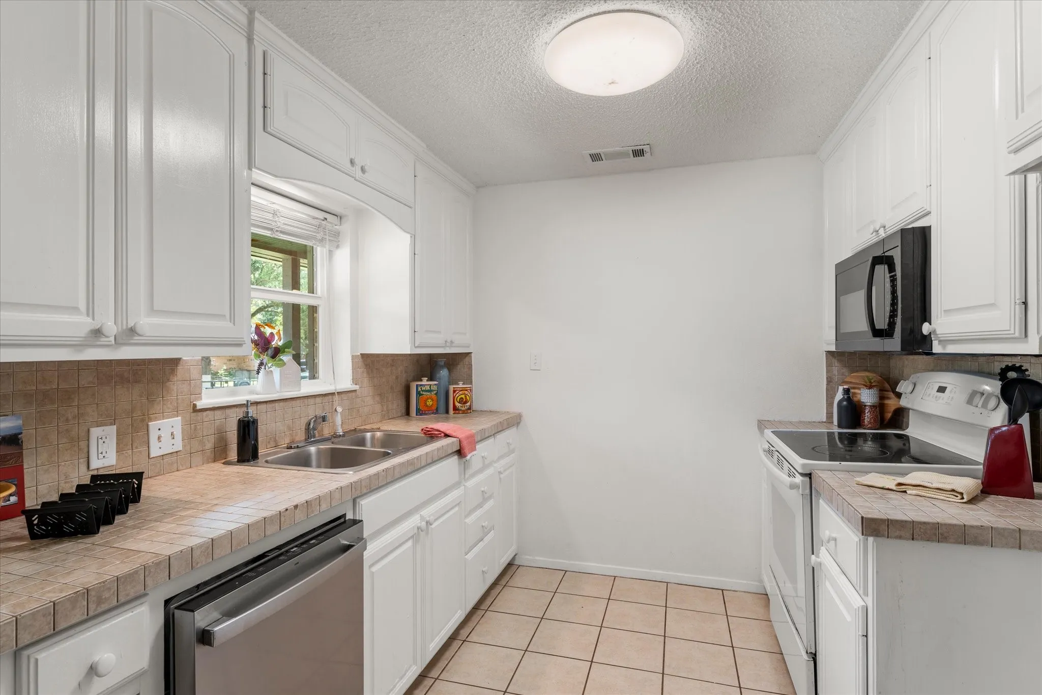 Single Family Residence For Sale in Franklin (TX) County , 524 Park Lane, Mount Vernon, Texas 75457, 3 Bedroom, 2 Bathroom, 2 Garage spaces, 1,314 Sqft, built in 1988, mls#21265712, Real Estate Agent in Mount Vernon, Homes For Sale in Franklin (TX) county, Homes For Sale in Mount Vernon, Realtor in Mount Vernon Texas, Real Estate Brokerage Independent Realty Texas, Luminita Cordes Realtor