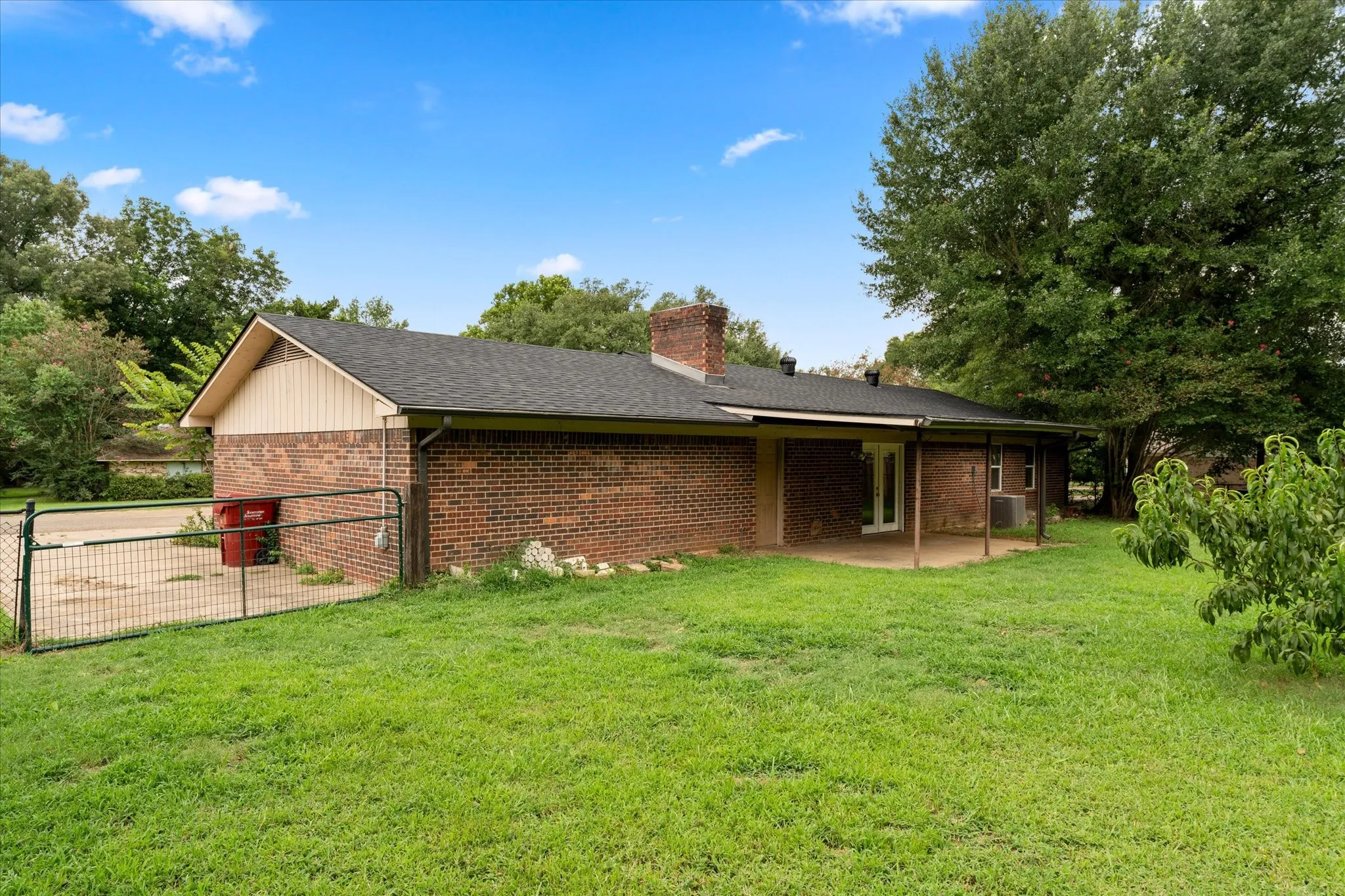 Single Family Residence For Sale in Franklin (TX) County , 524 Park Lane, Mount Vernon, Texas 75457, 3 Bedroom, 2 Bathroom, 2 Garage spaces, 1,314 Sqft, built in 1988, mls#21265712, Real Estate Agent in Mount Vernon, Homes For Sale in Franklin (TX) county, Homes For Sale in Mount Vernon, Realtor in Mount Vernon Texas, Real Estate Brokerage Independent Realty Texas, Luminita Cordes Realtor