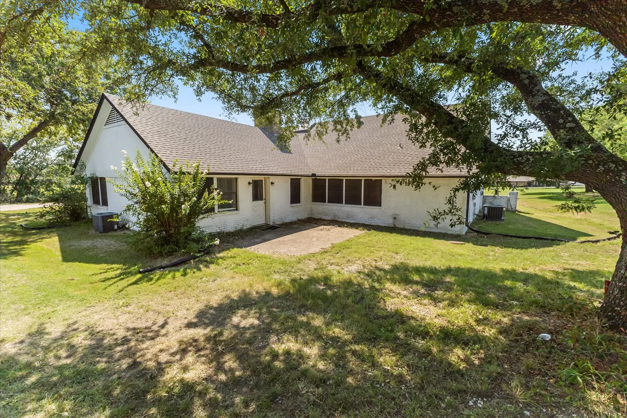 Single Family Residence For Sale in Rockwall County , 226 Cornelius Road, Rockwall, Texas 75087, 4 Bedroom, 3 Bathroom, 2 Garage spaces, 2,860 Sqft, built in 1983, mls#21246224, Real Estate Agent in Rockwall, Homes For Sale in Rockwall county, Homes For Sale in Rockwall, Realtor in Rockwall Texas, Real Estate Brokerage Independent Realty Texas, Luminita Cordes Realtor