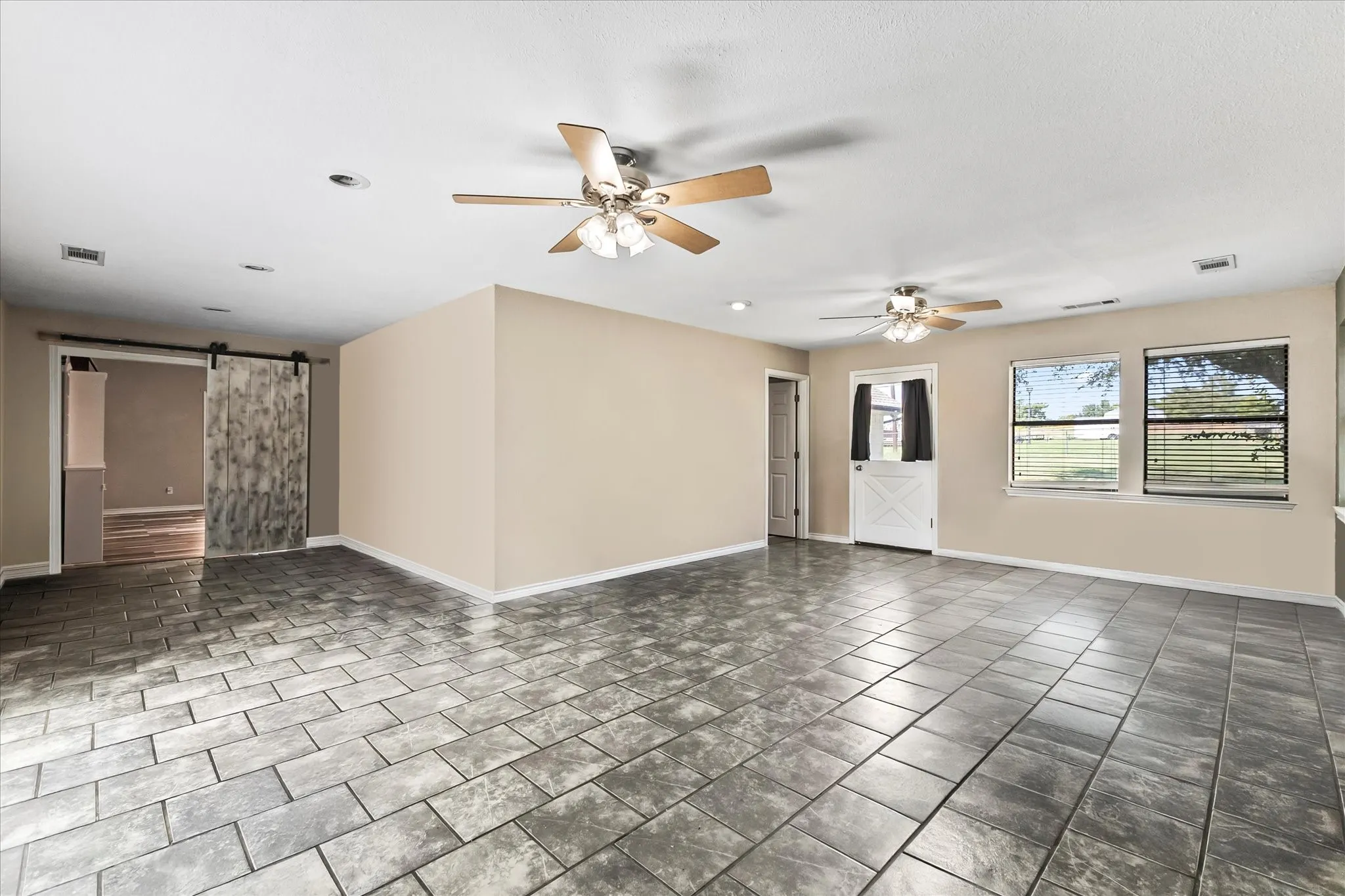 Single Family Residence For Sale in Rockwall County , 226 Cornelius Road, Rockwall, Texas 75087, 4 Bedroom, 3 Bathroom, 2 Garage spaces, 2,860 Sqft, built in 1983, mls#21246224, Real Estate Agent in Rockwall, Homes For Sale in Rockwall county, Homes For Sale in Rockwall, Realtor in Rockwall Texas, Real Estate Brokerage Independent Realty Texas, Luminita Cordes Realtor