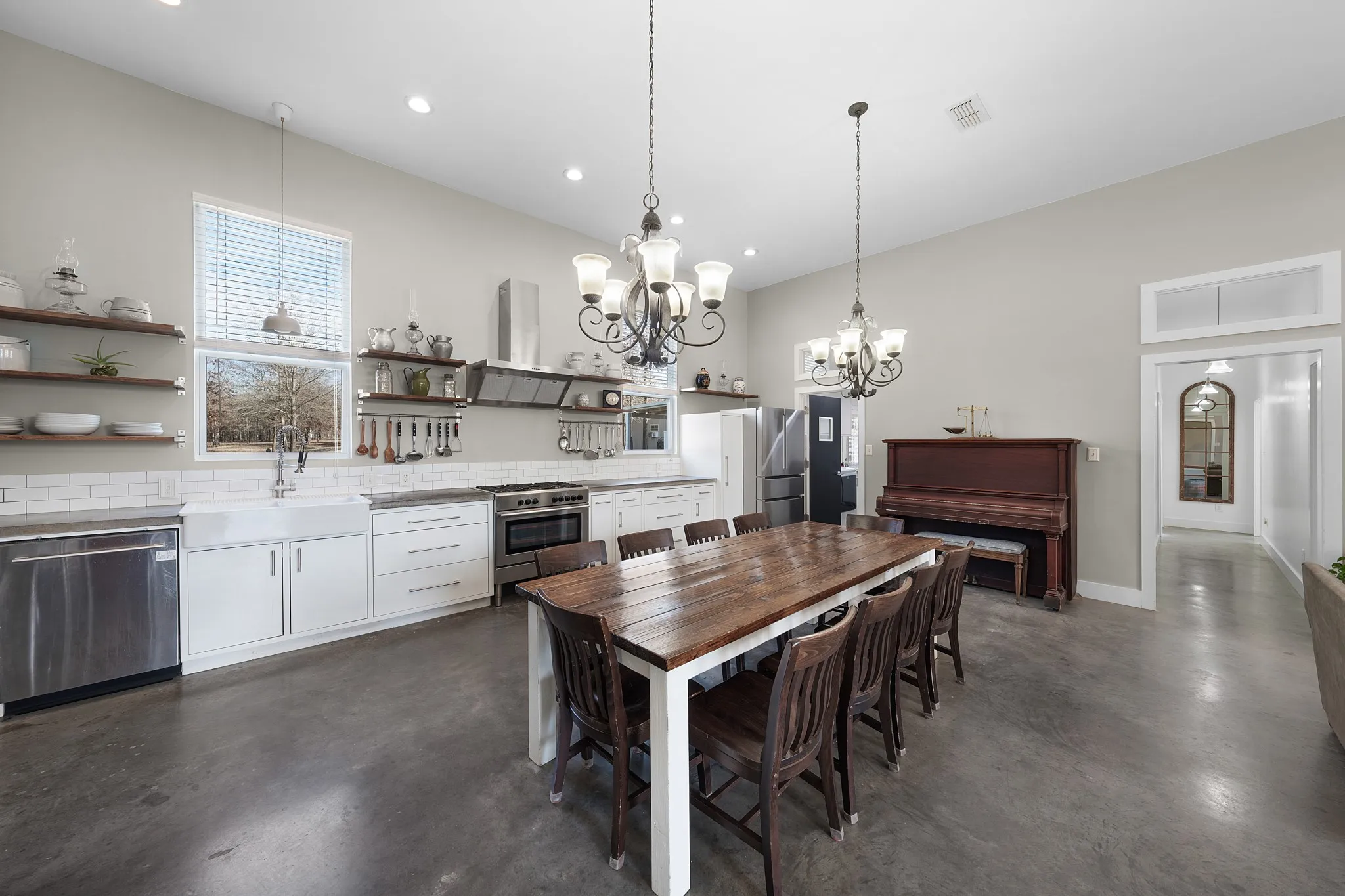 Single Family Residence For Sale in Franklin (TX) County , 2640 County Road 1030 NW, Mount Vernon, Texas 75457, 4 Bedroom, 2 Bathroom, 1 Garage spaces, 3,547 Sqft, built in 2012, mls#21265695, Real Estate Agent in Mount Vernon, Homes For Sale in Franklin (TX) county, Homes For Sale in Mount Vernon, Realtor in Mount Vernon Texas, Real Estate Brokerage Independent Realty Texas, Luminita Cordes Realtor