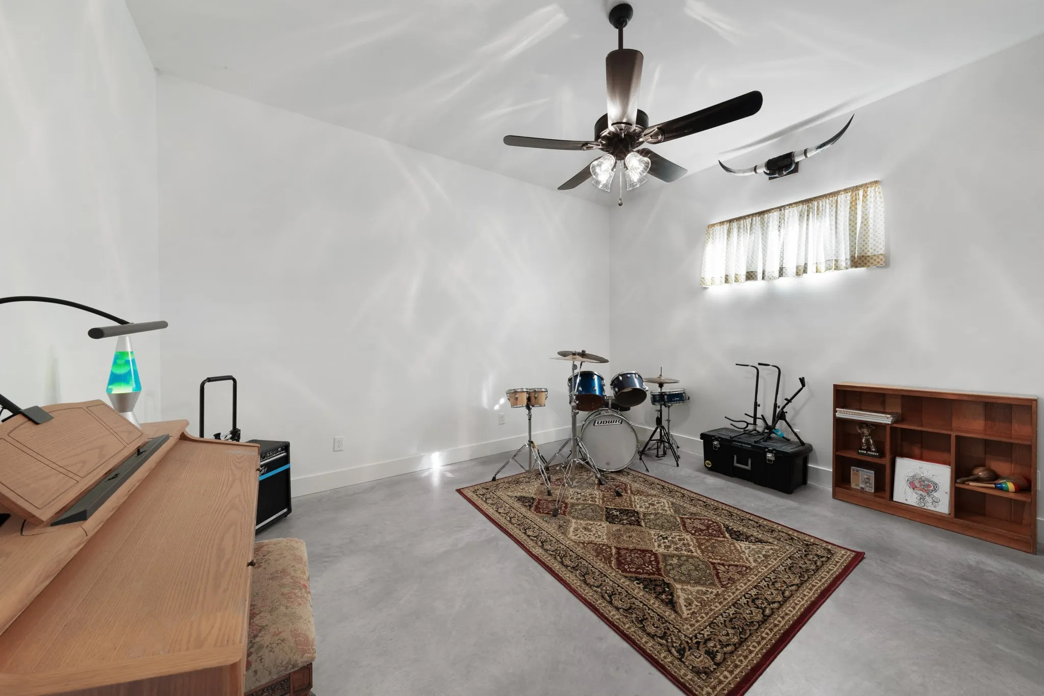 Single Family Residence For Sale in Franklin (TX) County , 2640 County Road 1030 NW, Mount Vernon, Texas 75457, 4 Bedroom, 2 Bathroom, 1 Garage spaces, 3,547 Sqft, built in 2012, mls#21265695, Real Estate Agent in Mount Vernon, Homes For Sale in Franklin (TX) county, Homes For Sale in Mount Vernon, Realtor in Mount Vernon Texas, Real Estate Brokerage Independent Realty Texas, Luminita Cordes Realtor