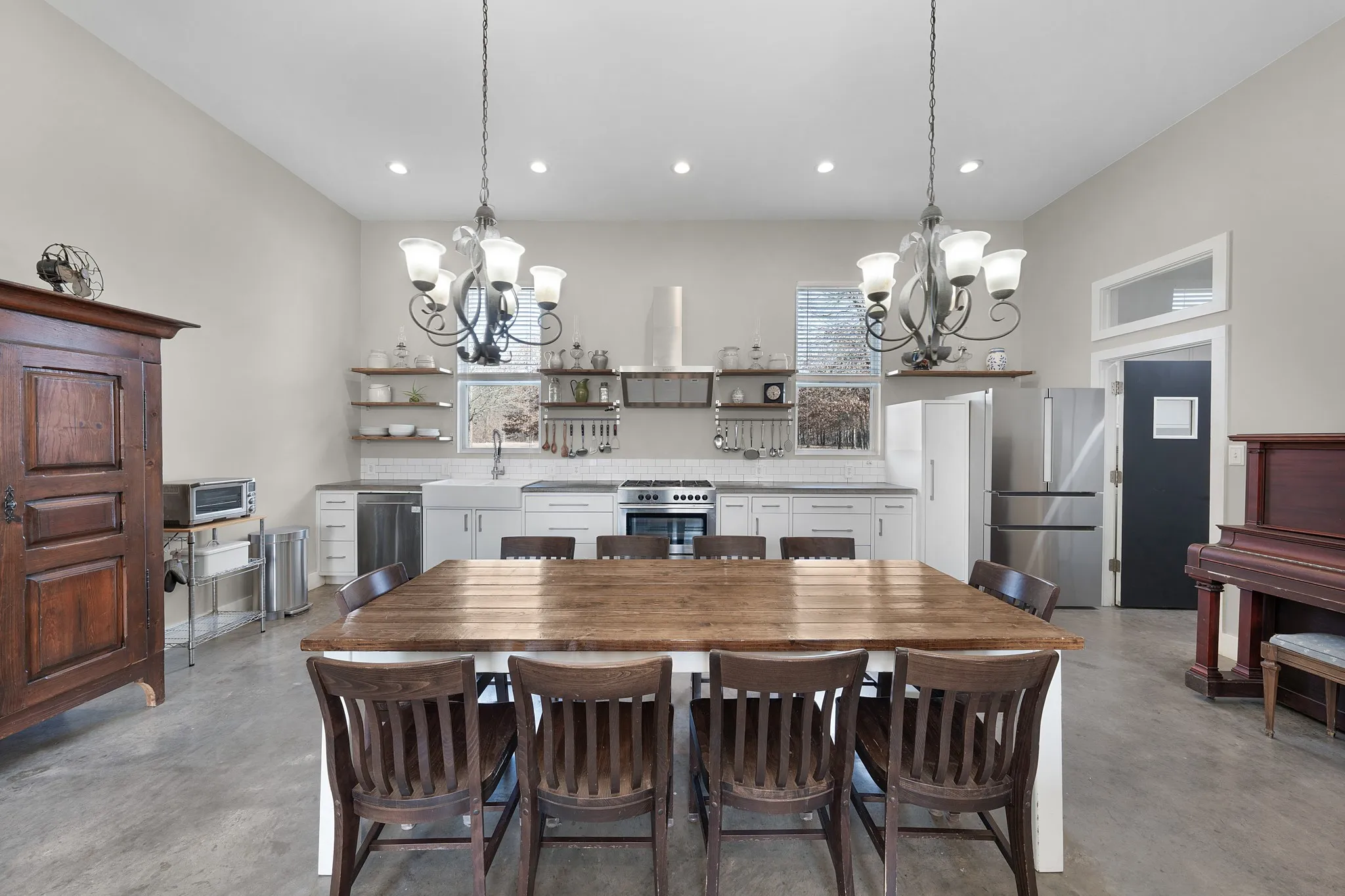 Single Family Residence For Sale in Franklin (TX) County , 2640 County Road 1030 NW, Mount Vernon, Texas 75457, 4 Bedroom, 2 Bathroom, 1 Garage spaces, 3,547 Sqft, built in 2012, mls#21265695, Real Estate Agent in Mount Vernon, Homes For Sale in Franklin (TX) county, Homes For Sale in Mount Vernon, Realtor in Mount Vernon Texas, Real Estate Brokerage Independent Realty Texas, Luminita Cordes Realtor
