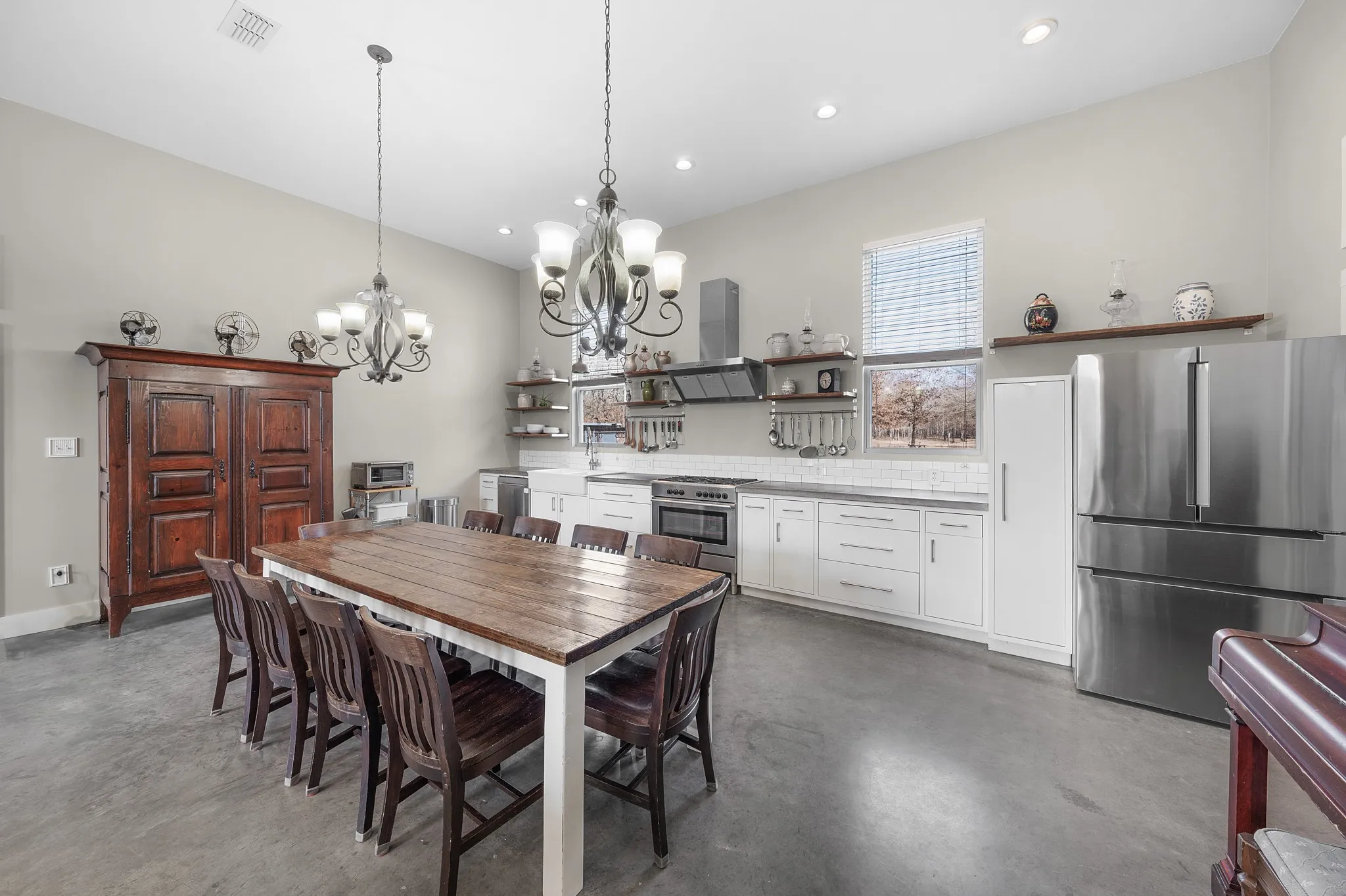 Single Family Residence For Sale in Franklin (TX) County , 2640 County Road 1030 NW, Mount Vernon, Texas 75457, 4 Bedroom, 2 Bathroom, 1 Garage spaces, 3,547 Sqft, built in 2012, mls#21265695, Real Estate Agent in Mount Vernon, Homes For Sale in Franklin (TX) county, Homes For Sale in Mount Vernon, Realtor in Mount Vernon Texas, Real Estate Brokerage Independent Realty Texas, Luminita Cordes Realtor