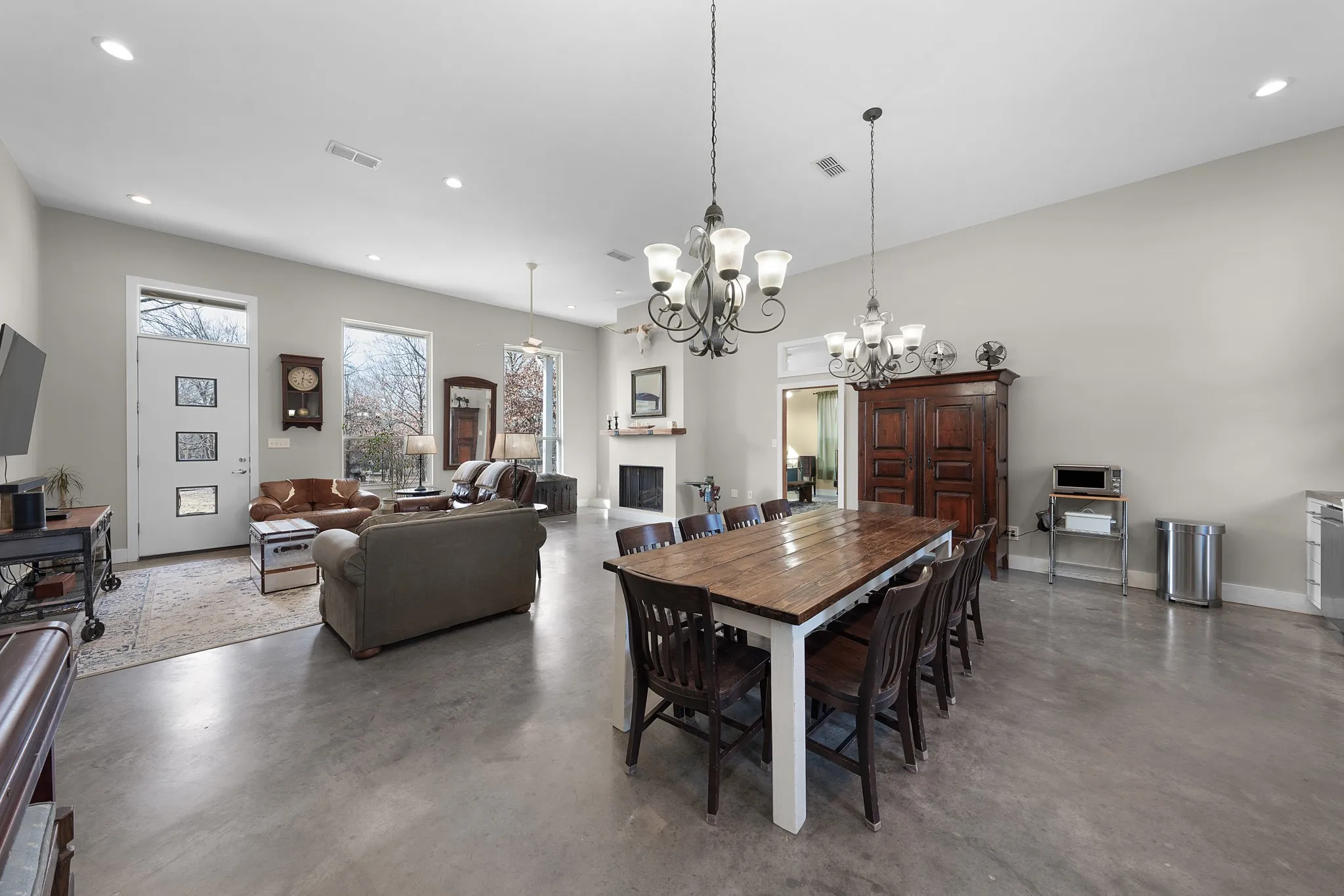 Single Family Residence For Sale in Franklin (TX) County , 2640 County Road 1030 NW, Mount Vernon, Texas 75457, 4 Bedroom, 2 Bathroom, 1 Garage spaces, 3,547 Sqft, built in 2012, mls#21265695, Real Estate Agent in Mount Vernon, Homes For Sale in Franklin (TX) county, Homes For Sale in Mount Vernon, Realtor in Mount Vernon Texas, Real Estate Brokerage Independent Realty Texas, Luminita Cordes Realtor