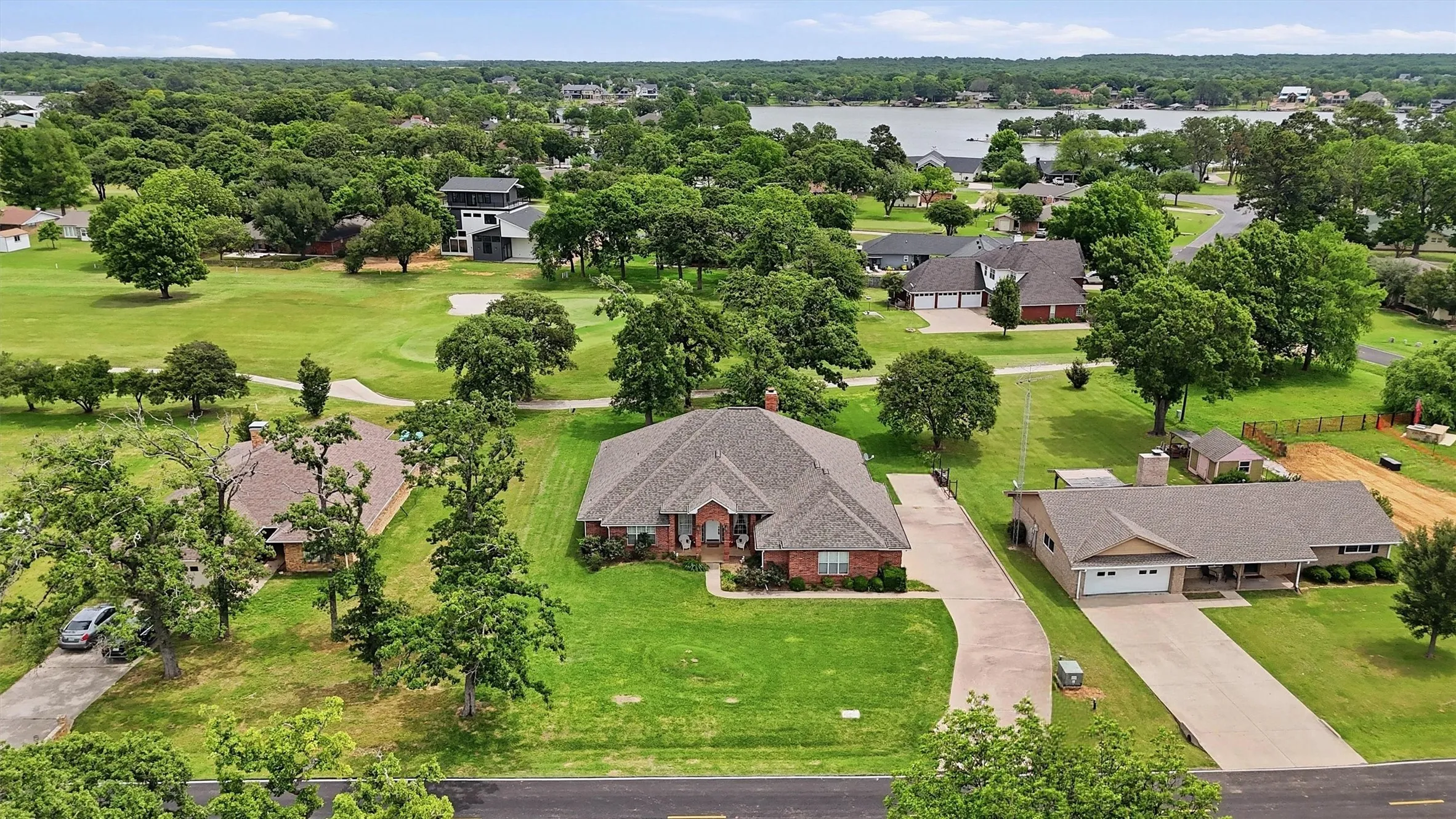 Single Family Residence For Sale in Cooke County , 730 Kiowa Drive W, Lake Kiowa, Texas 76240, 3 Bedroom, 3 Bathroom, 3 Garage spaces, 2,191 Sqft, built in 1995, mls#21265649, Real Estate Agent in Lake Kiowa, Homes For Sale in Cooke county, Homes For Sale in Lake Kiowa, Realtor in Lake Kiowa Texas, Real Estate Brokerage Independent Realty Texas, Luminita Cordes Realtor