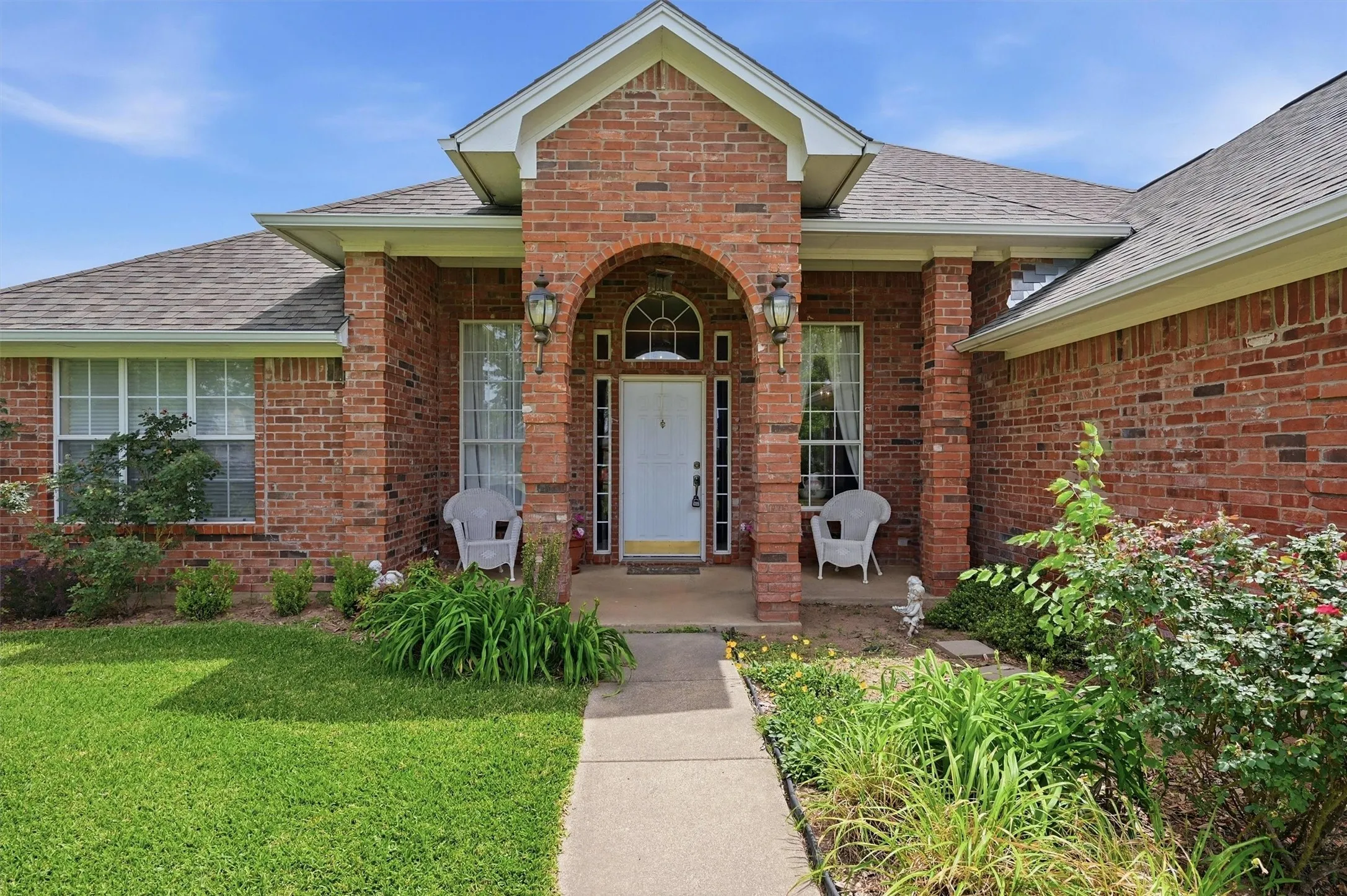 Single Family Residence For Sale in Cooke County , 730 Kiowa Drive W, Lake Kiowa, Texas 76240, 3 Bedroom, 3 Bathroom, 3 Garage spaces, 2,191 Sqft, built in 1995, mls#21265649, Real Estate Agent in Lake Kiowa, Homes For Sale in Cooke county, Homes For Sale in Lake Kiowa, Realtor in Lake Kiowa Texas, Real Estate Brokerage Independent Realty Texas, Luminita Cordes Realtor