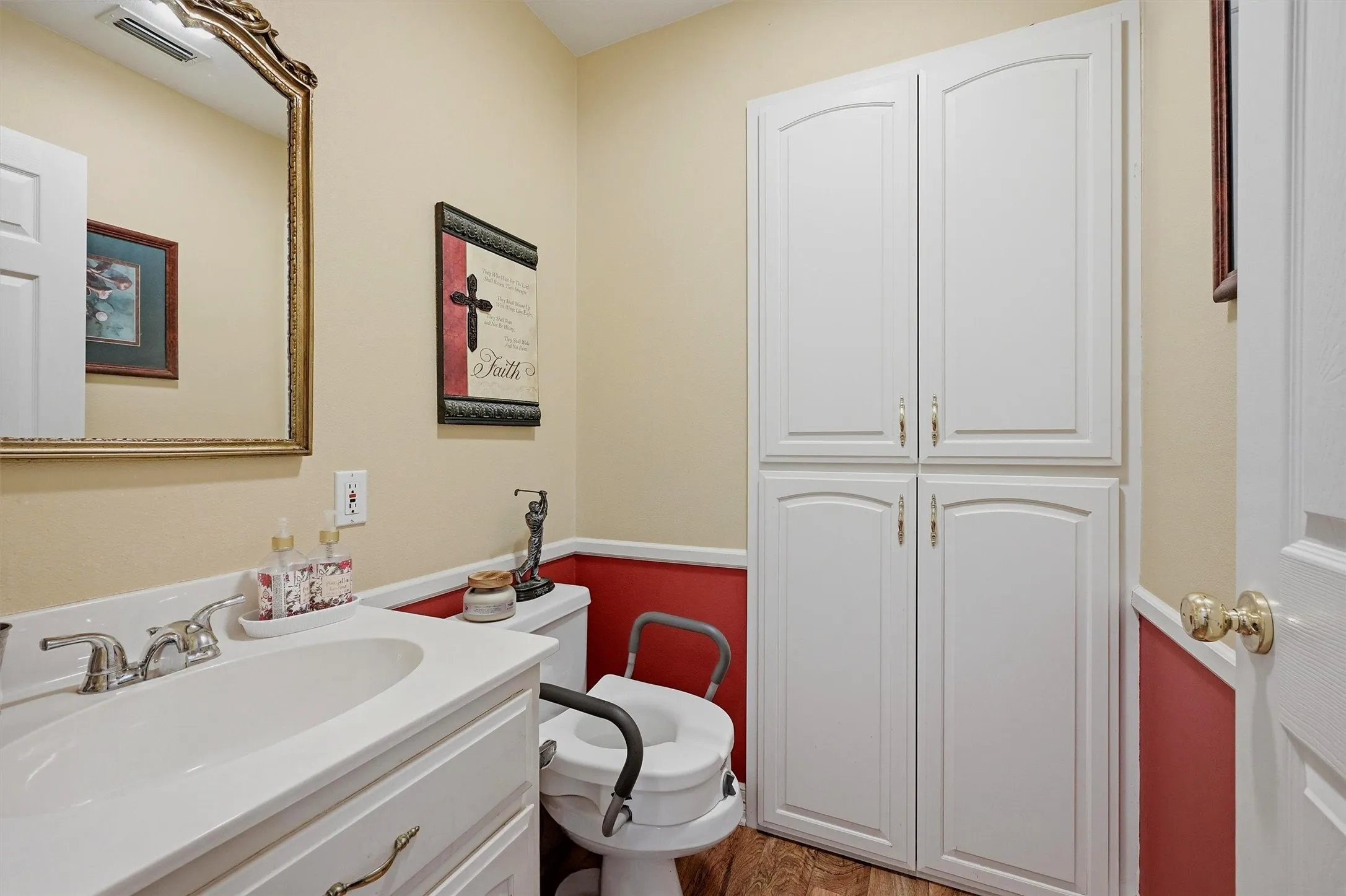 Single Family Residence For Sale in Cooke County , 730 Kiowa Drive W, Lake Kiowa, Texas 76240, 3 Bedroom, 3 Bathroom, 3 Garage spaces, 2,191 Sqft, built in 1995, mls#21265649, Real Estate Agent in Lake Kiowa, Homes For Sale in Cooke county, Homes For Sale in Lake Kiowa, Realtor in Lake Kiowa Texas, Real Estate Brokerage Independent Realty Texas, Luminita Cordes Realtor