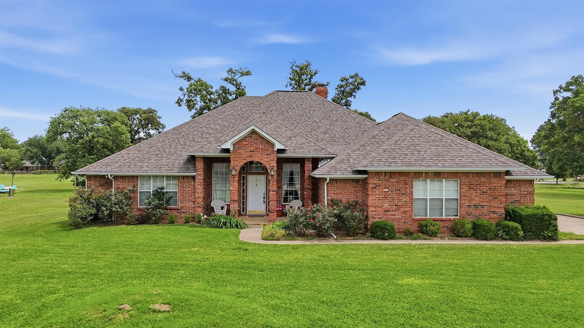 Single Family Residence For Sale in Cooke County , 730 Kiowa Drive W, Lake Kiowa, Texas 76240, 3 Bedroom, 3 Bathroom, 3 Garage spaces, 2,191 Sqft, built in 1995, mls#21265649, Real Estate Agent in Lake Kiowa, Homes For Sale in Cooke county, Homes For Sale in Lake Kiowa, Realtor in Lake Kiowa Texas, Real Estate Brokerage Independent Realty Texas, Luminita Cordes Realtor